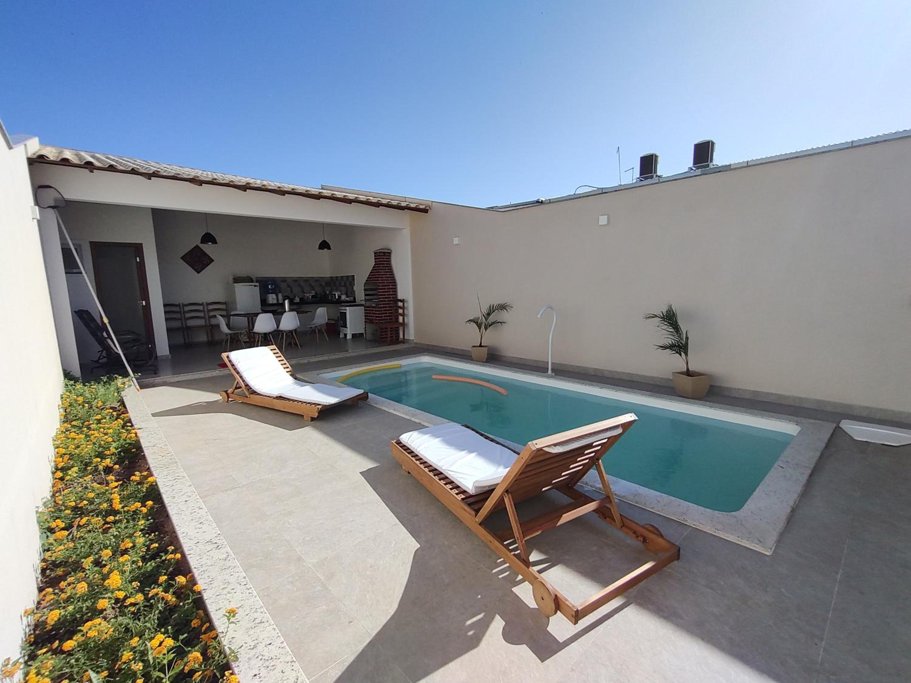 Ivana Imoveis - Casa com Piscina na Praia do Morro á 2 minutos da praia