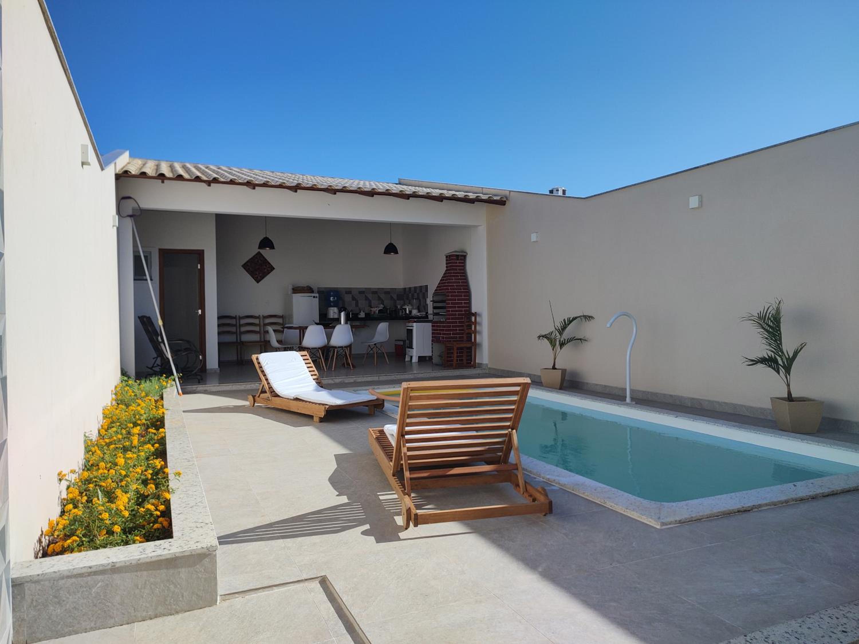 Ivana Imoveis - Casa com Piscina na Praia do Morro á 2 minutos da praia