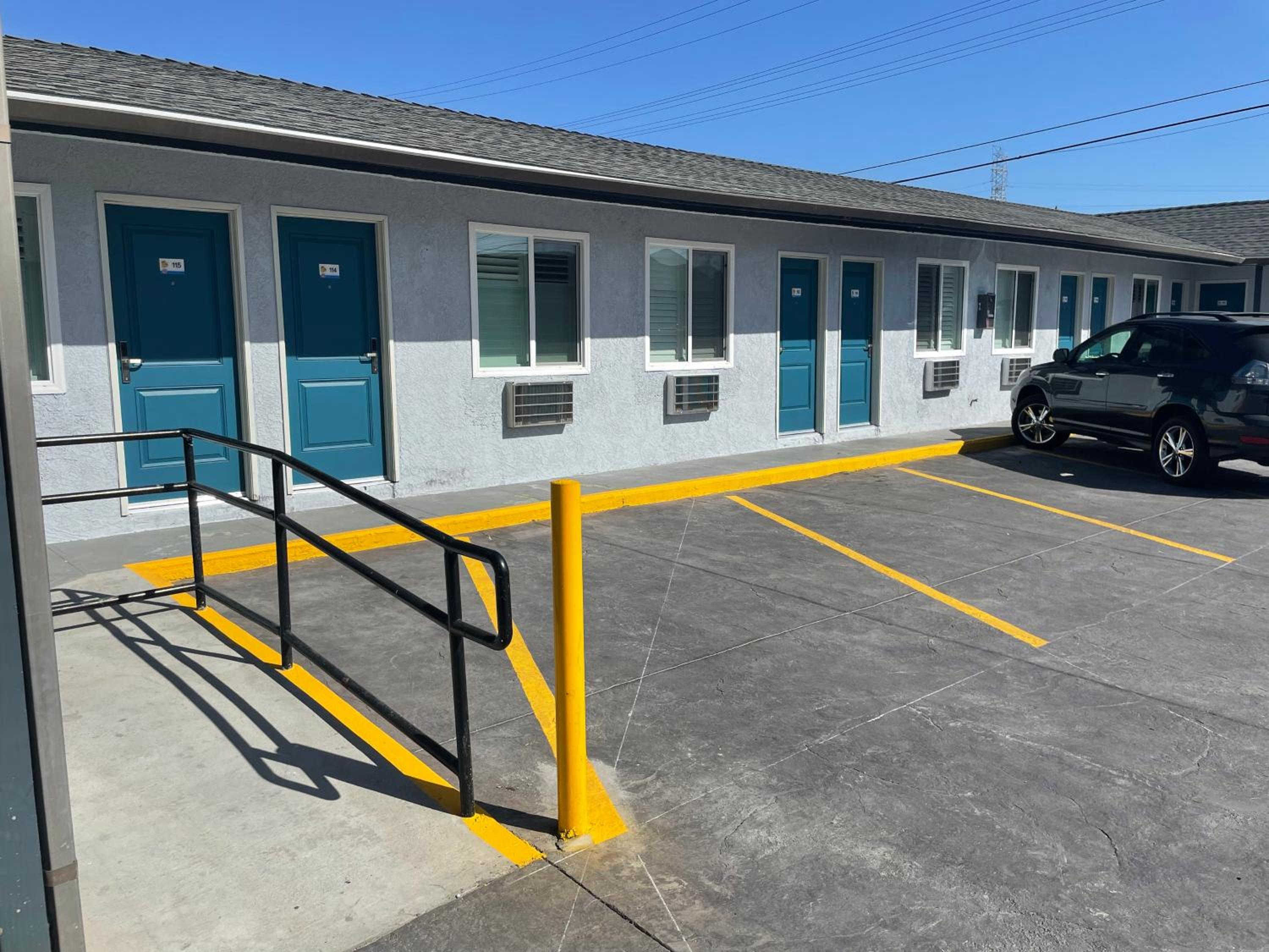 La Palma Motel, South Gate - Los Angeles area view 3
