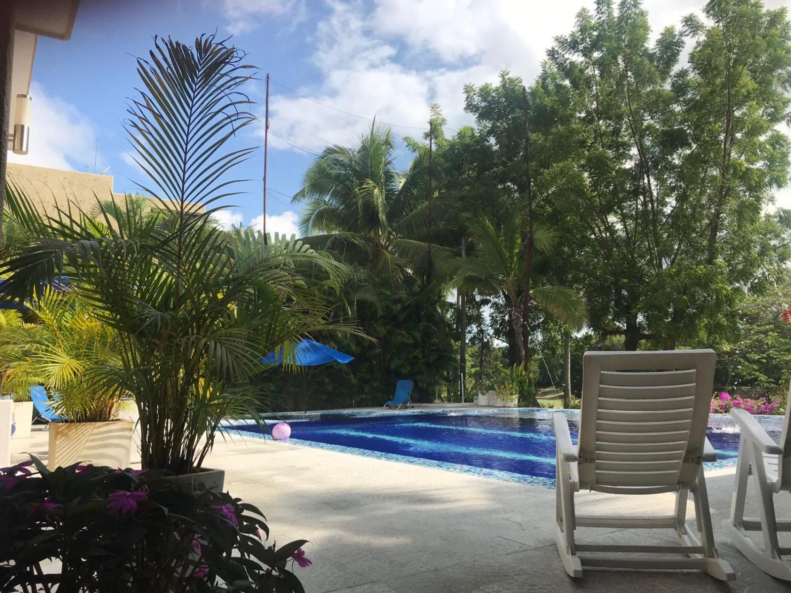 HERMOSA CASAQUINTA FAMILIAR CONDOMINIO CAMPESTRE EL PEÑON Piscina Privada Campo de Golf