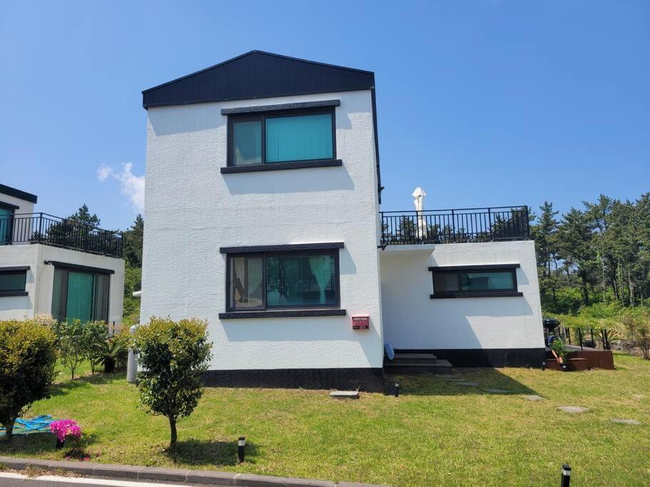 Jeju Vacations - Saeville Stay - Property Image 1