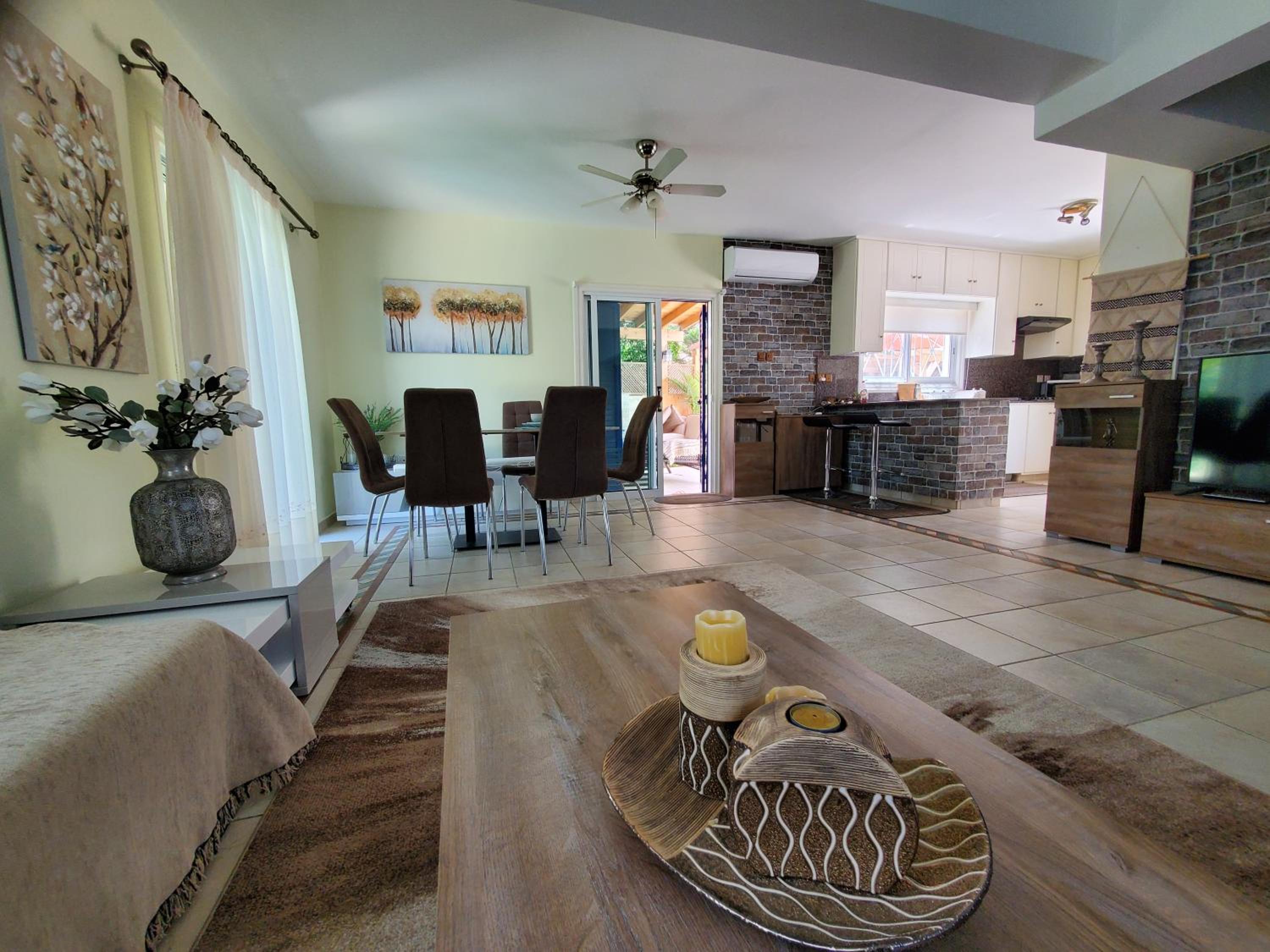 Villa - Sleeps 6 free parking & heated pool view 3