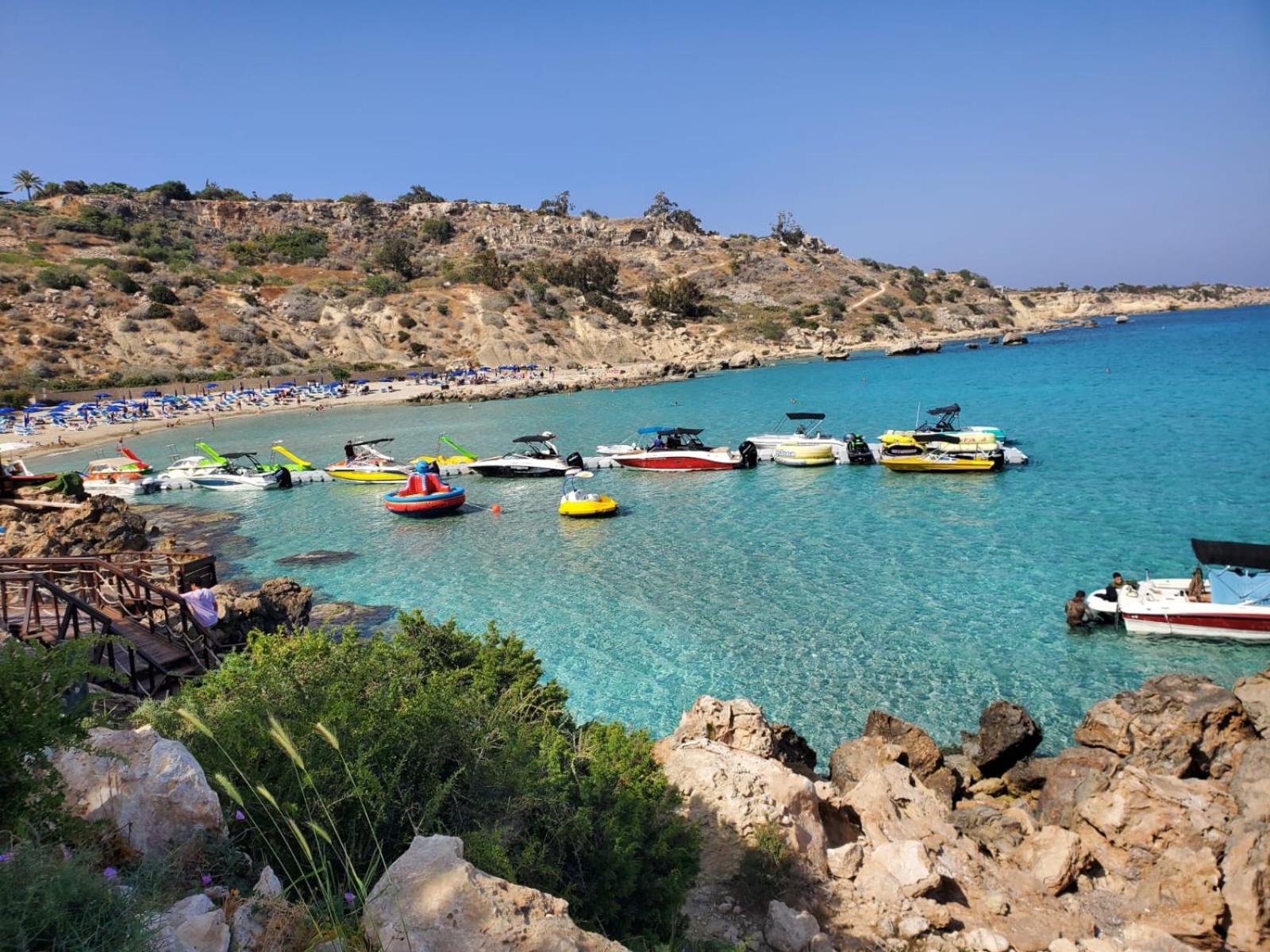 Villa - Sleeps 6 free parking & heated pool view 5