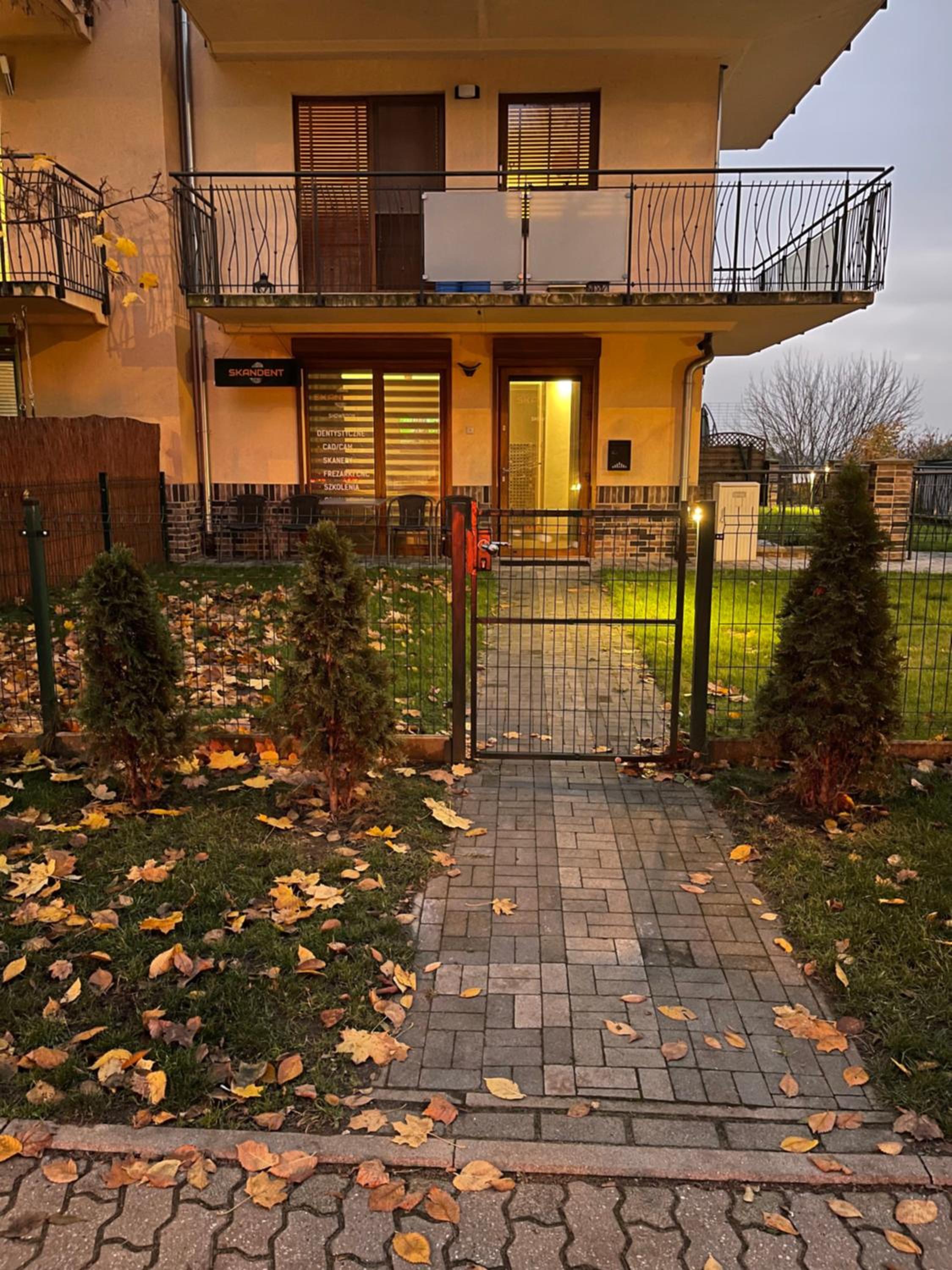 STUDIO ONE ogródek i parking view 2