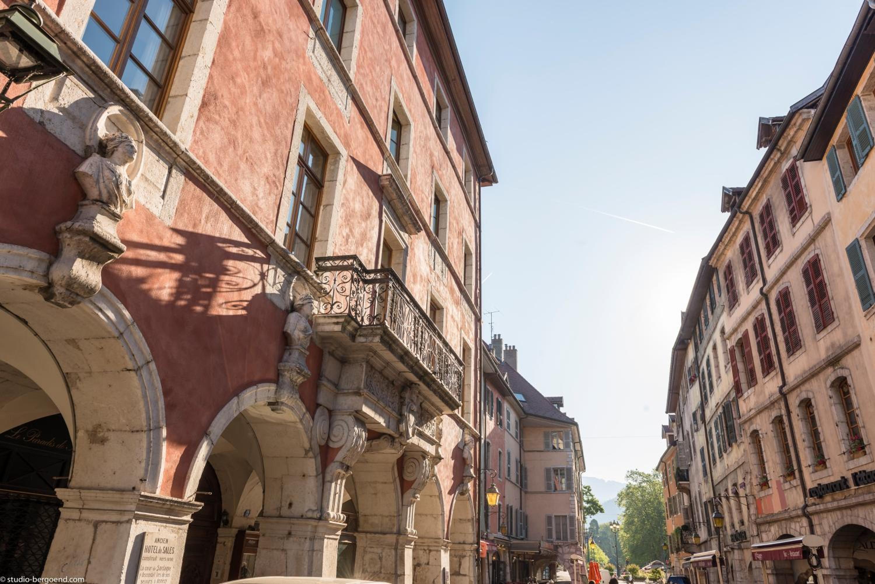 Annecy Historical Center - 165 square meter - 3 bedrooms & 3 bathrooms