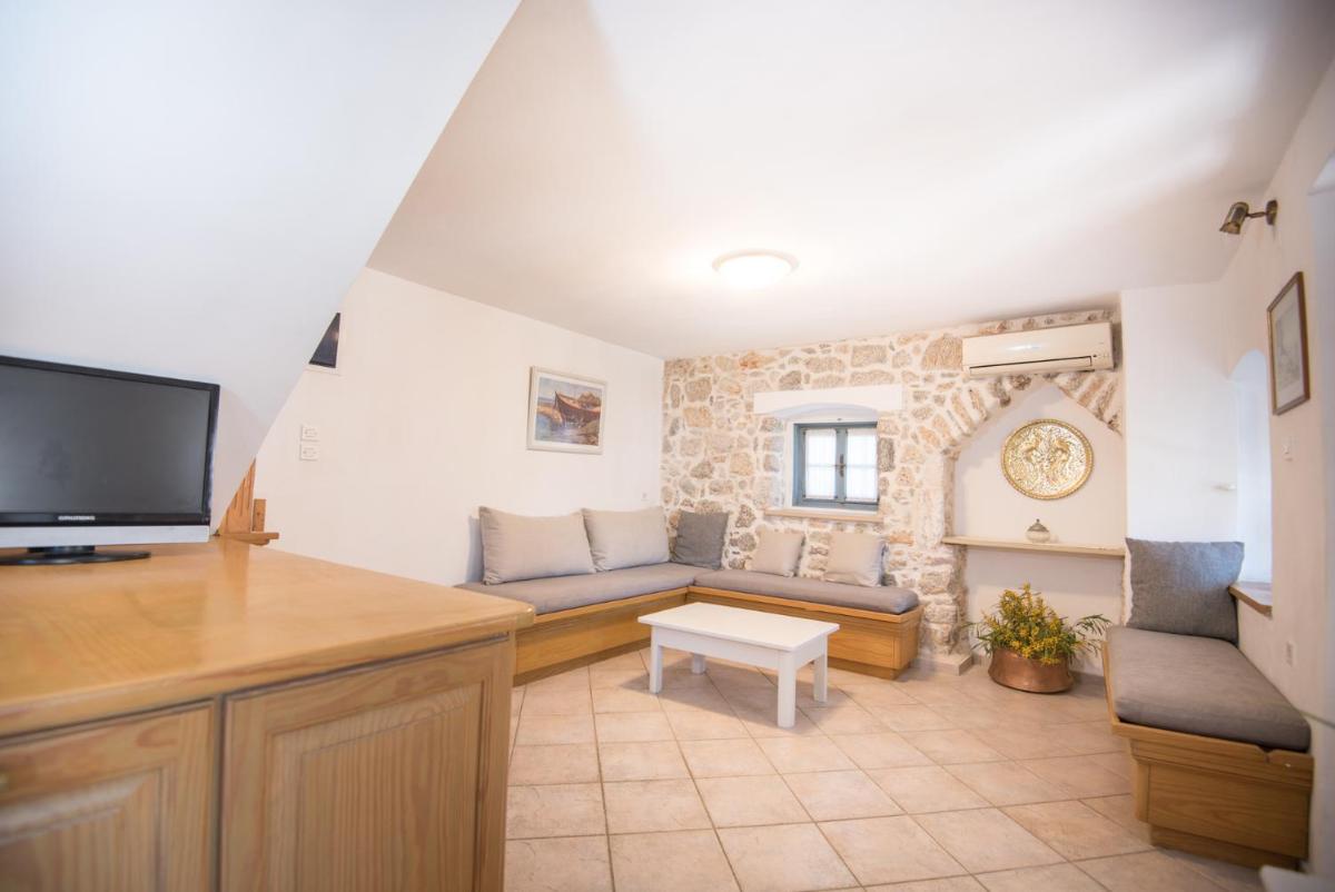 Amazing View-Traditional Home photo 3