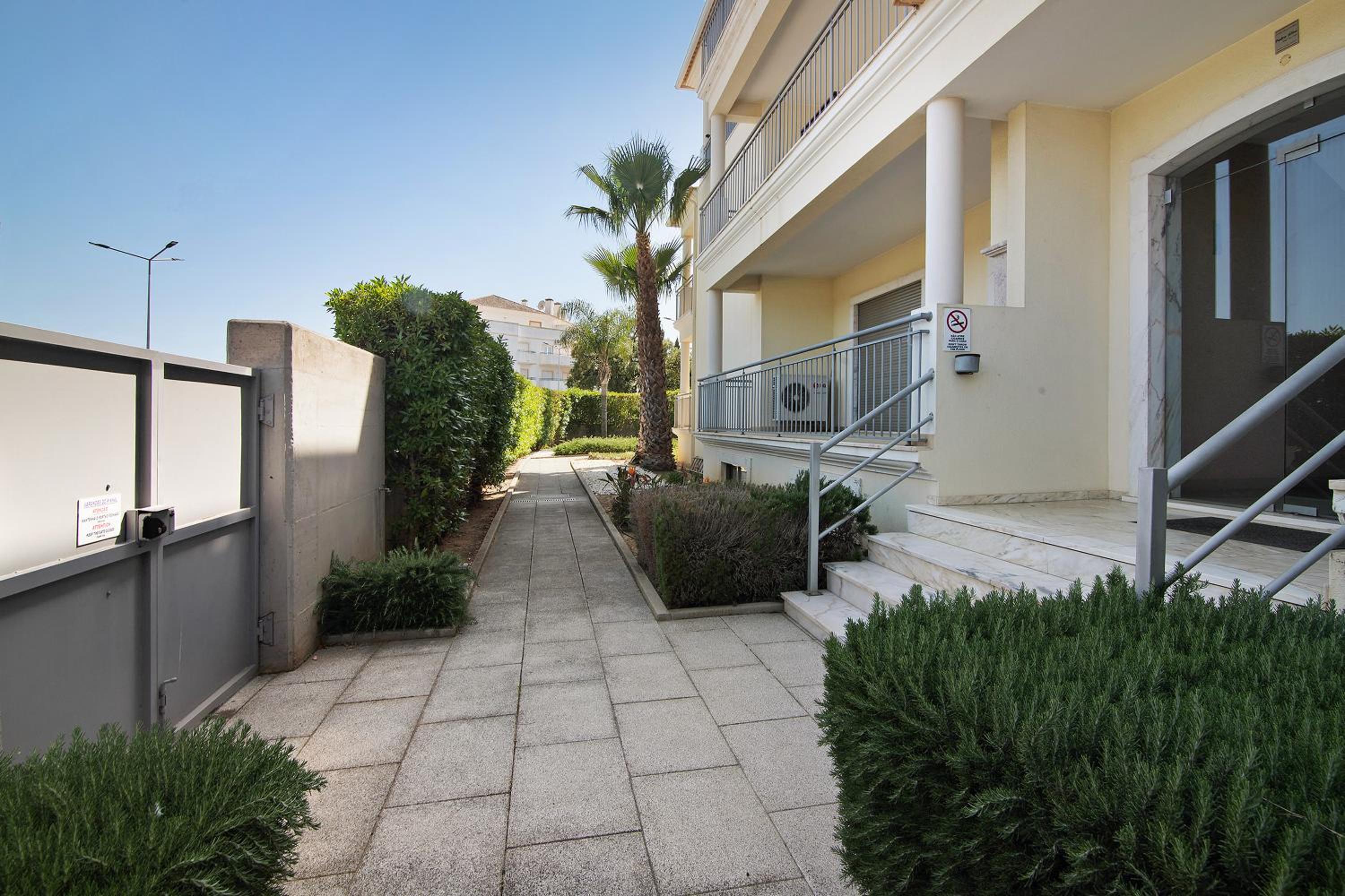 Hotel Varandas do Sol - Olhos de Água - Image 1