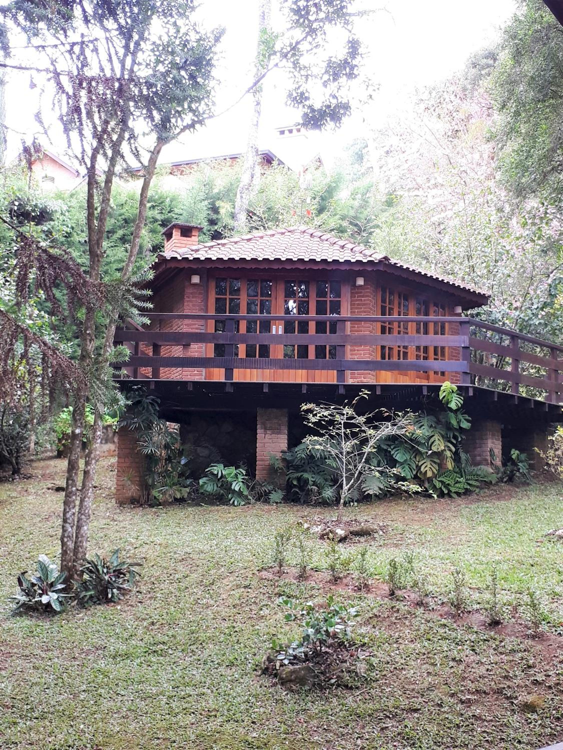 CASA EM MONTE VERDE CHARME E CONFORTO