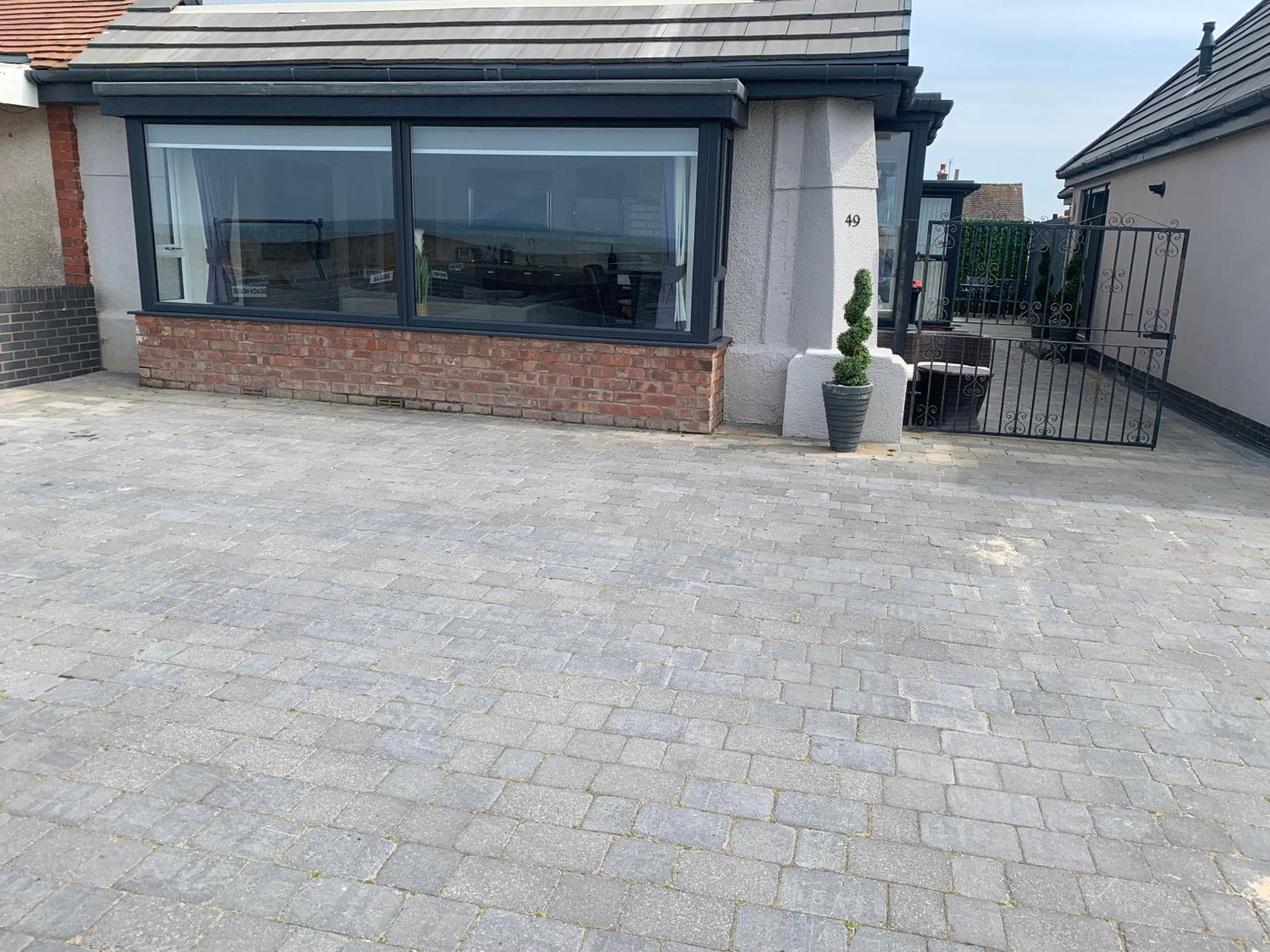 Beach House Apartment on ground floor with sea view - pet friendly view 4