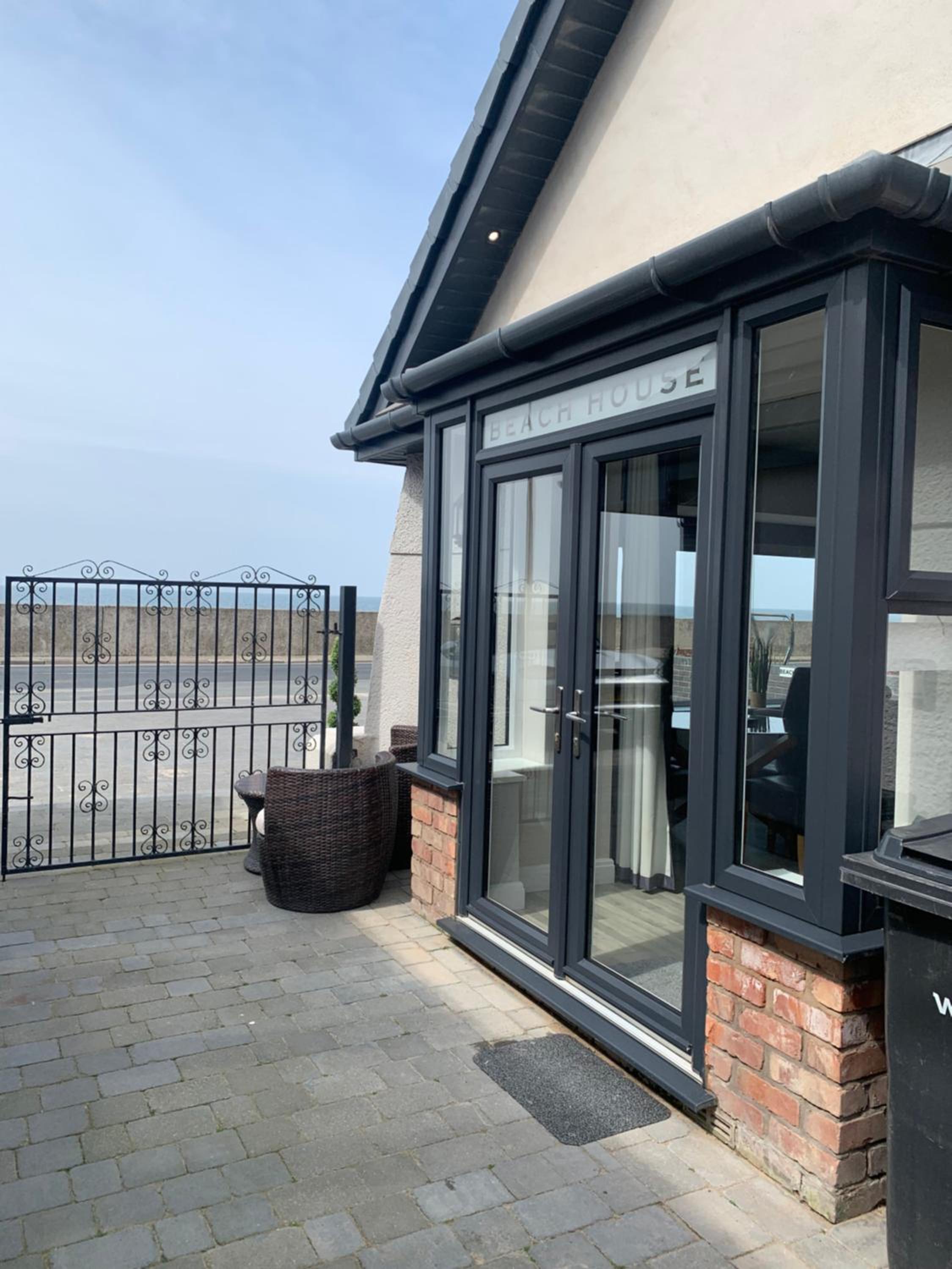 Beach House Apartment on ground floor with sea view - pet friendly view 5