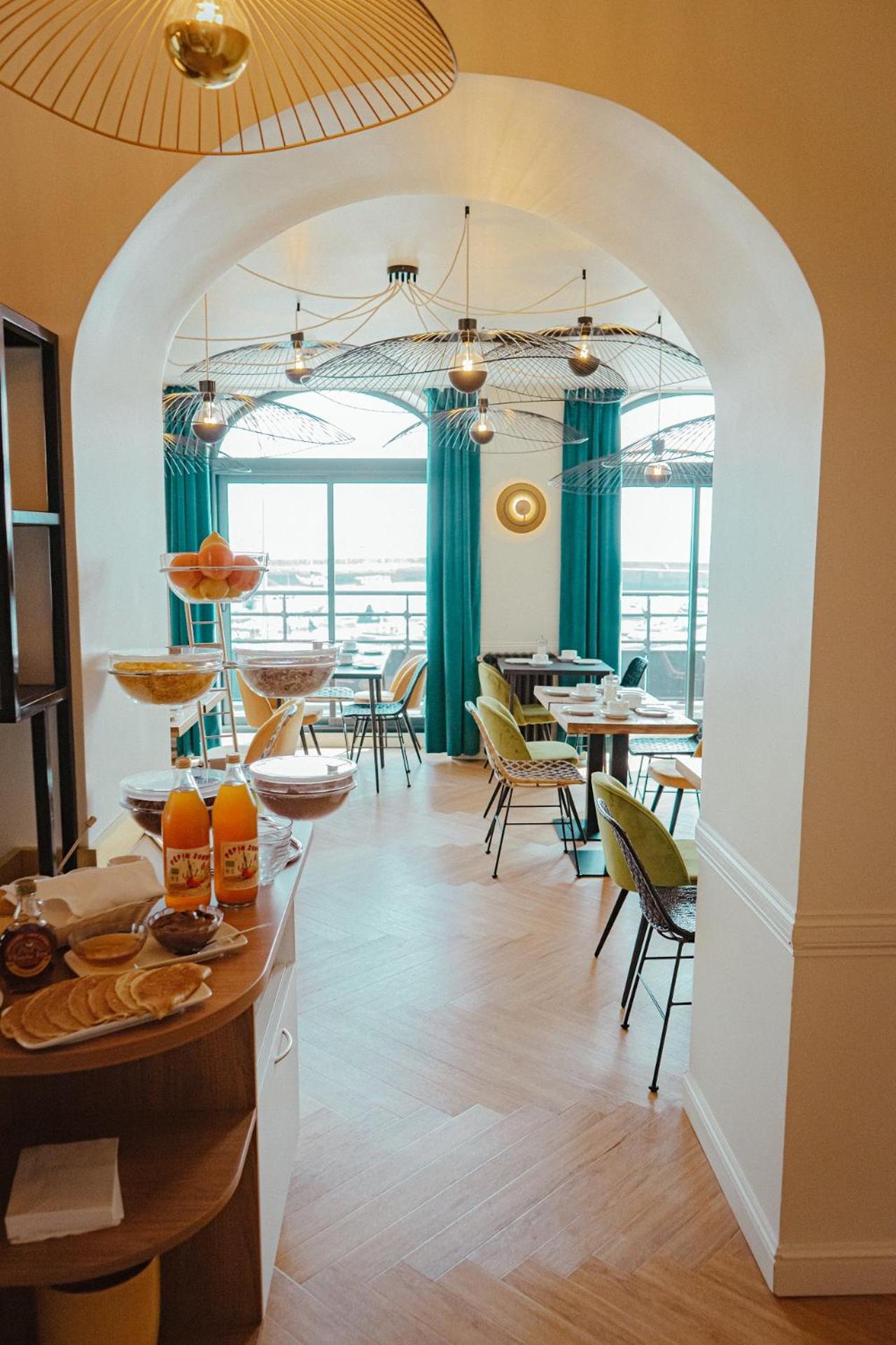 restaurant