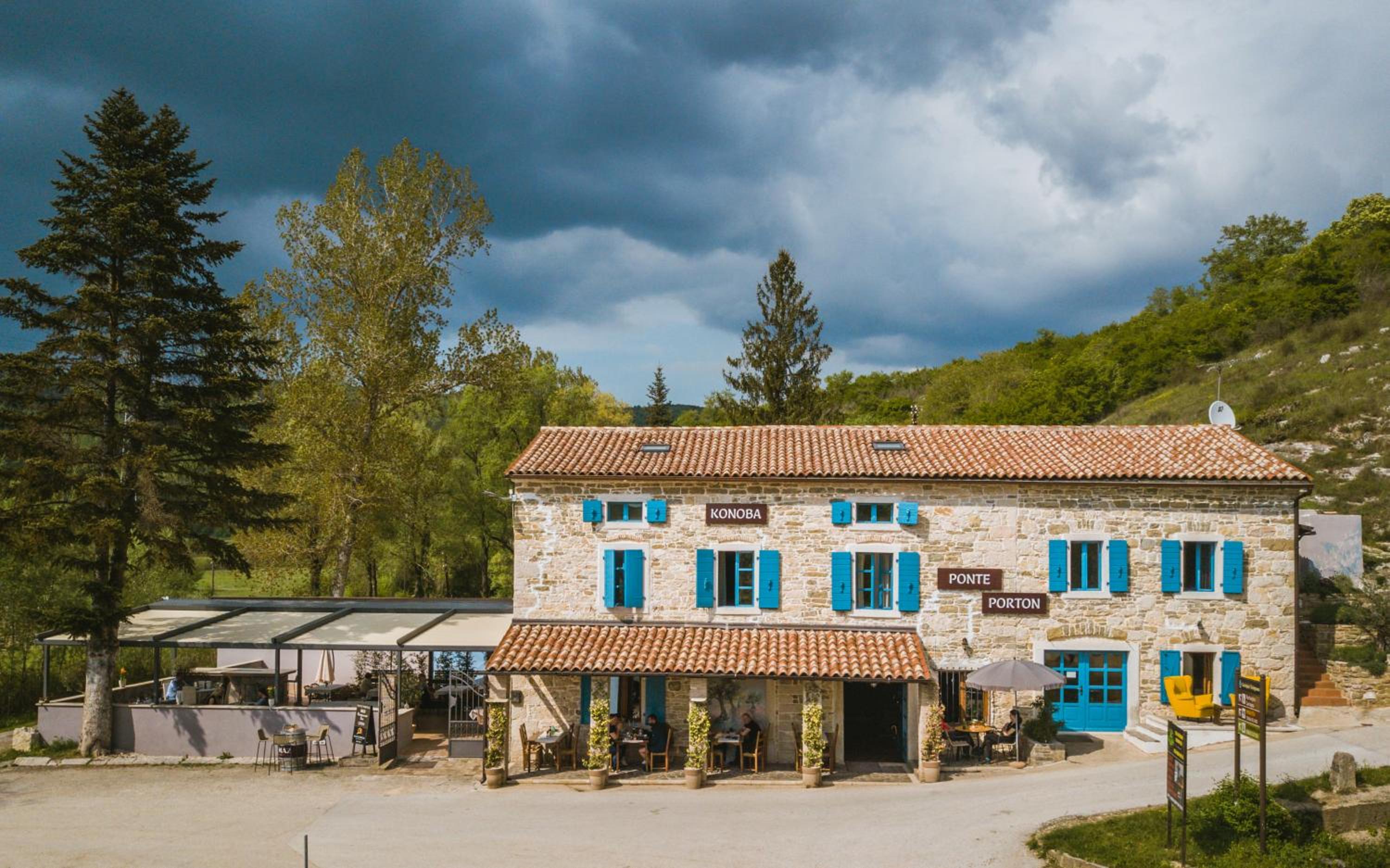 Ponte Porton Dining & lodging view 2