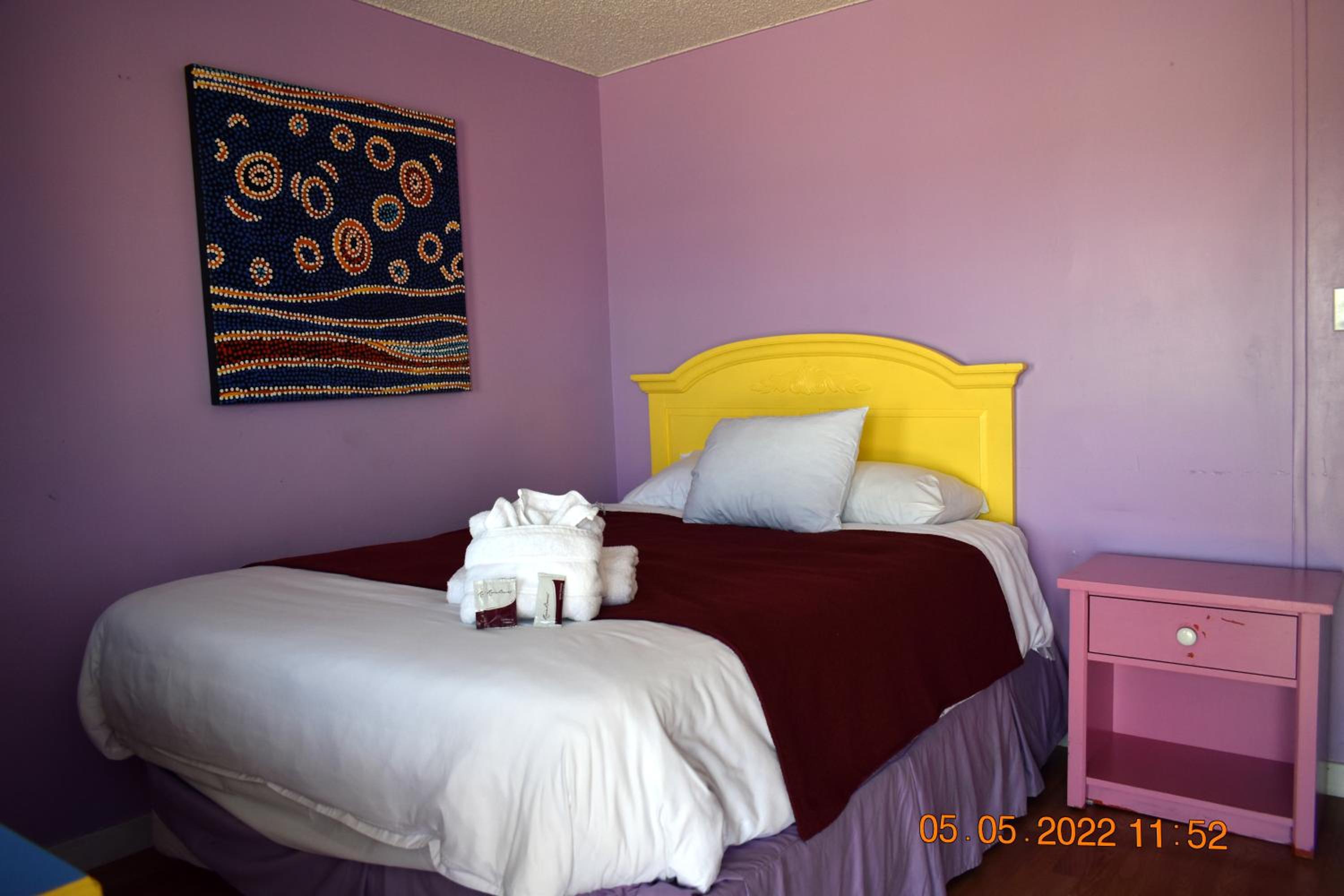 9 Palms Inn