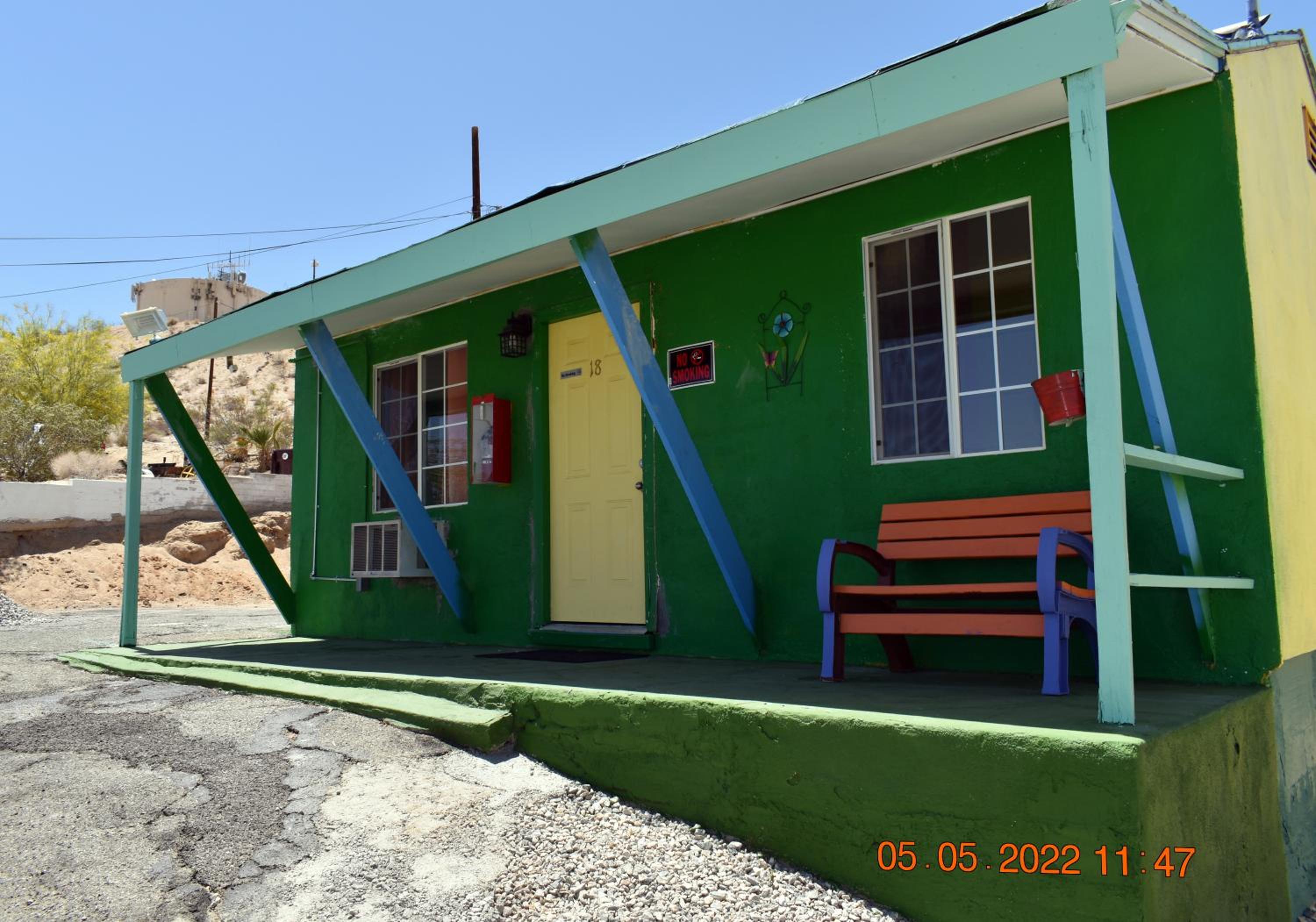 9 Palms Inn