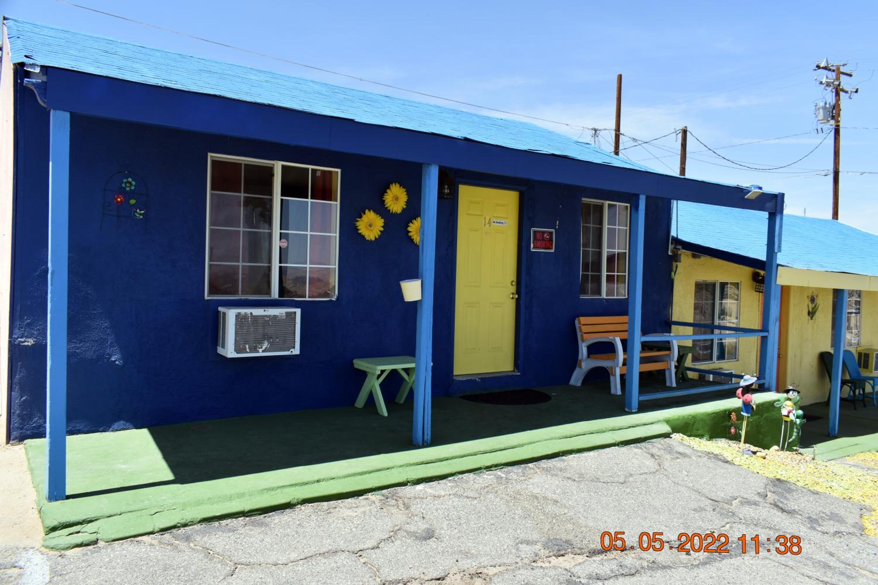 9 Palms Inn