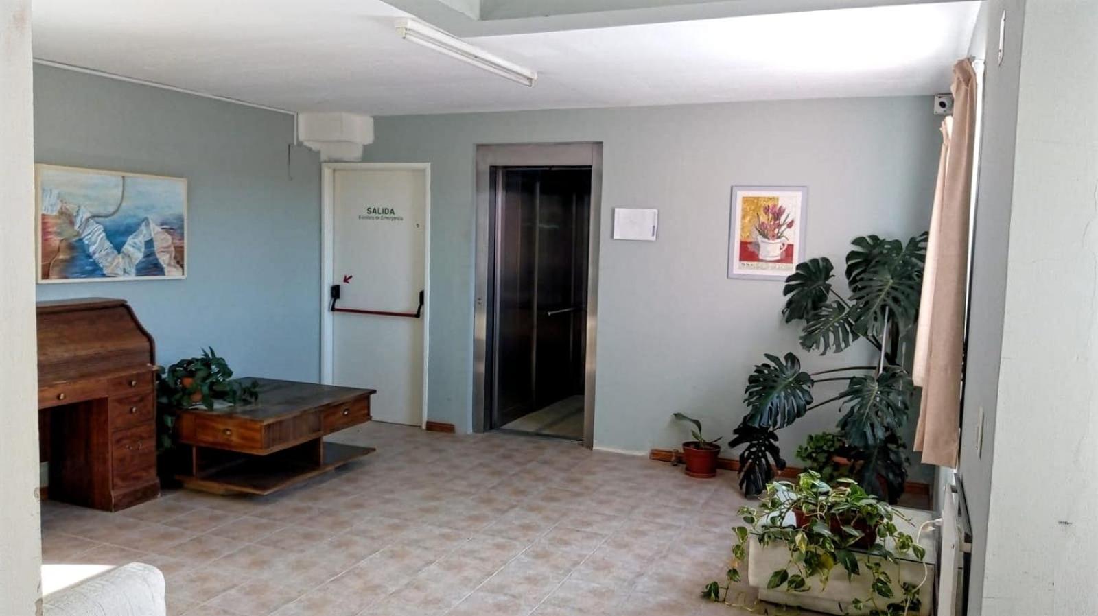 Hotel LOWCOST MADRYN - Image 1