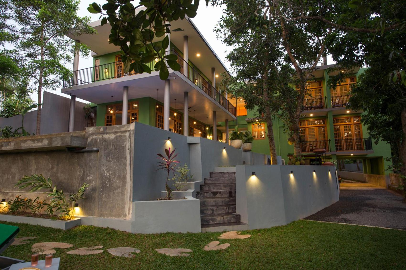 Barefoot Bungalow Hikka view 2