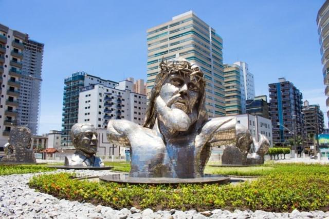 DISPONÍVEL CARNAVAL, NATAL E REVEILLON 2026 - Lindíssima Casa com 3 Suítes Próximo à Praia