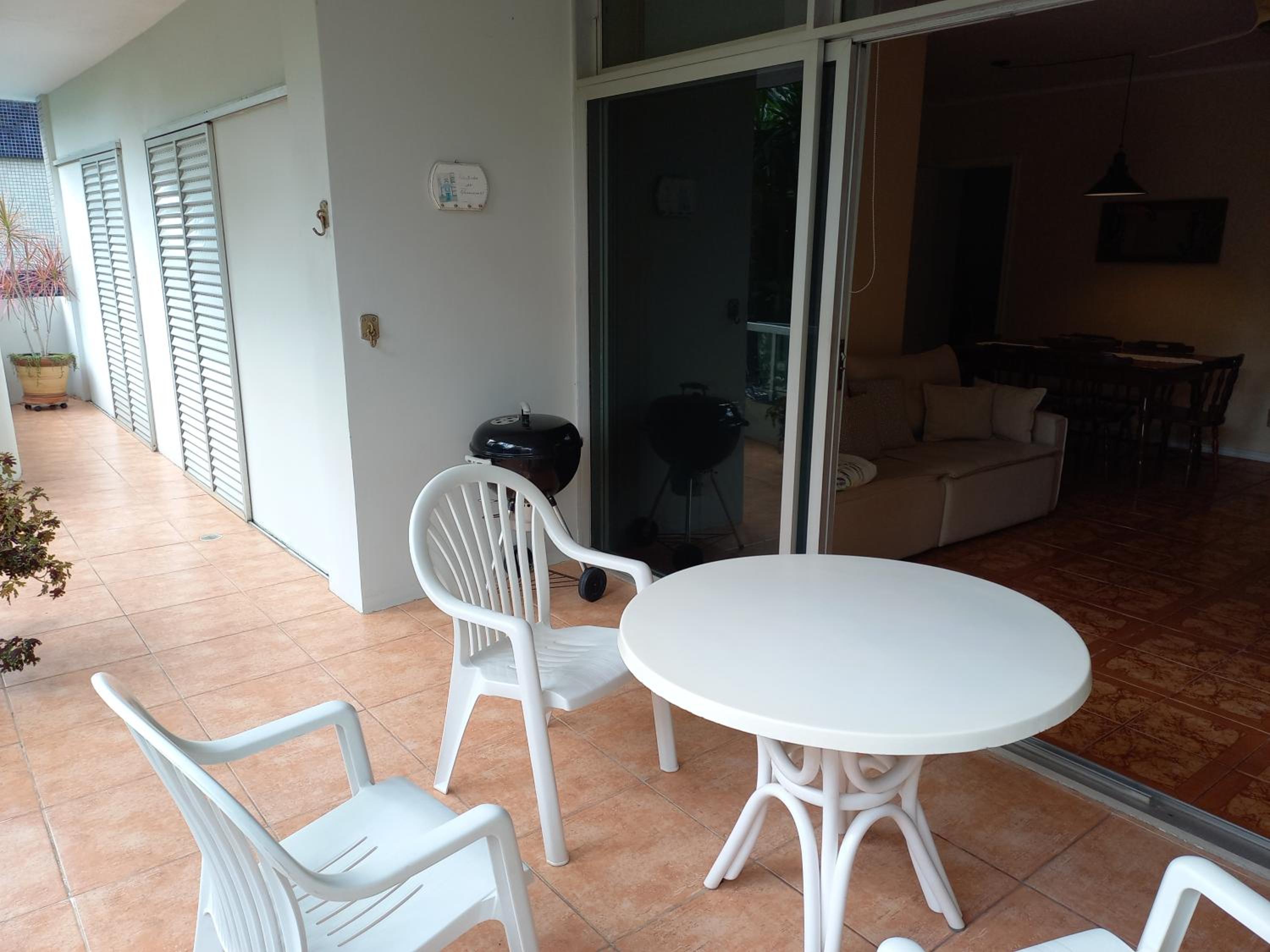 Apto Guarujá - Enseada - 3 dorms - para 8 pessoas