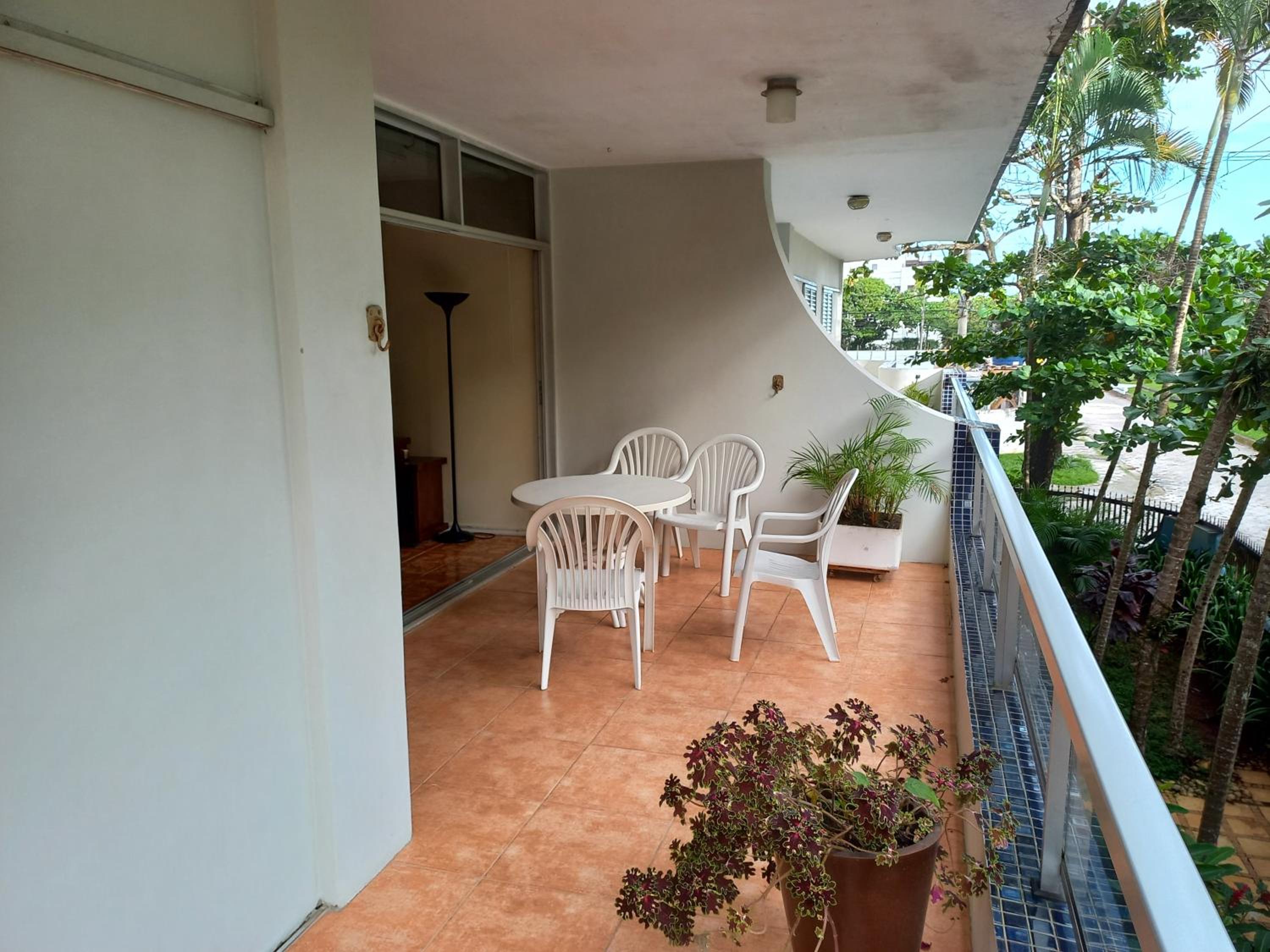 Apto Guarujá - Enseada - 3 dorms - para 8 pessoas