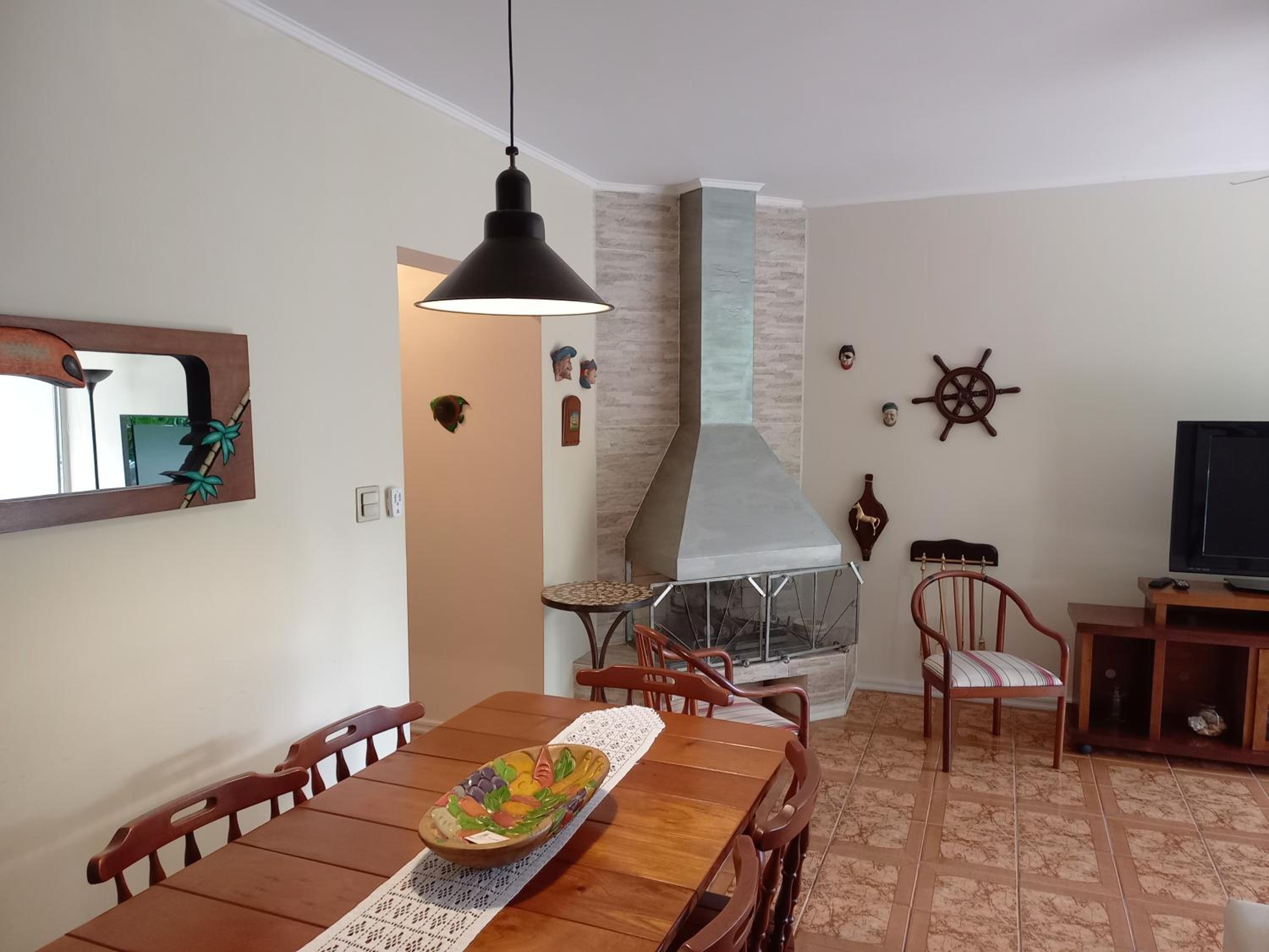 Apto Guarujá - Enseada - 3 dorms - para 8 pessoas