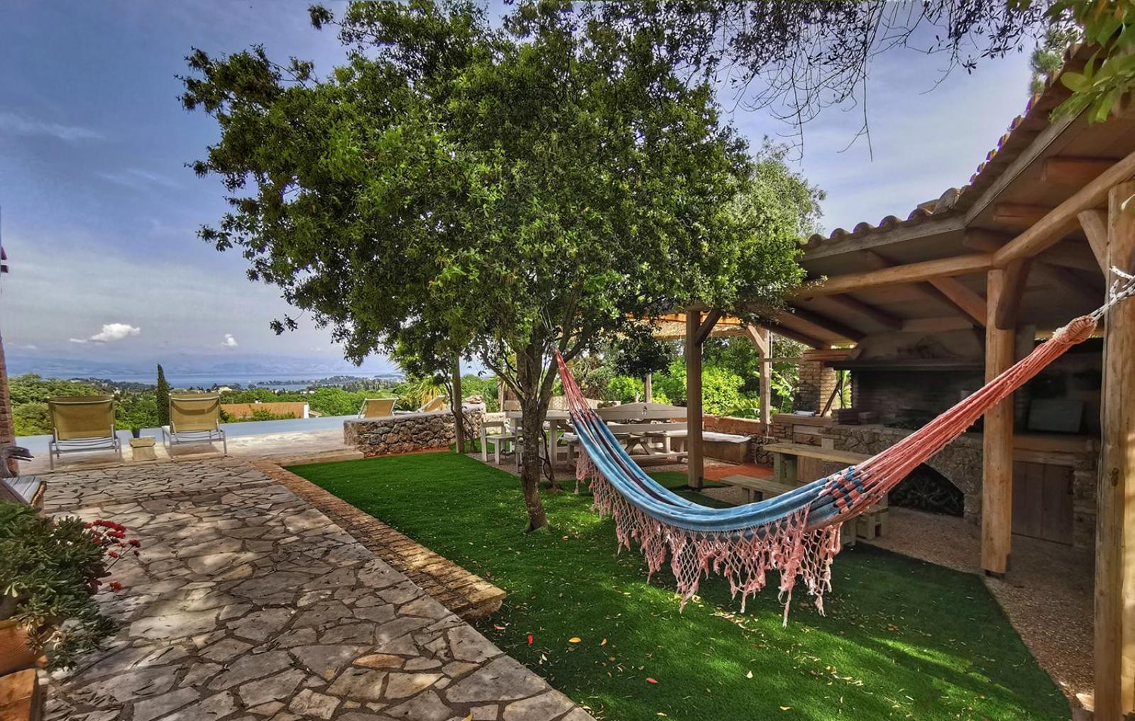 Xenonerantzia Country style villa view 4