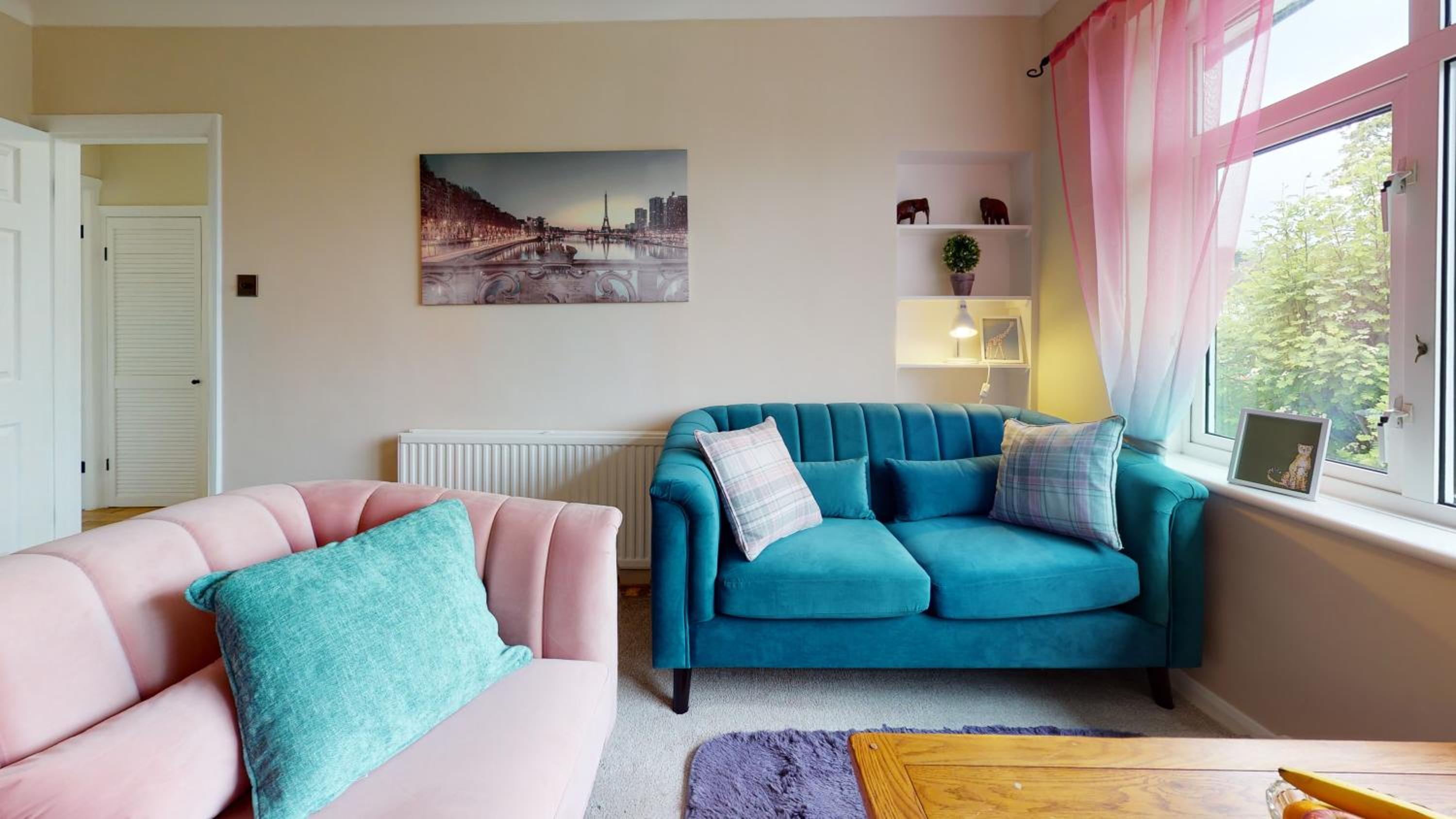 Contemporary 2 Bed Apartment With Private Garden view 4