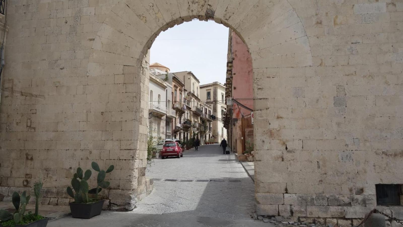 La casa con il terrazzo,via arizzi Ortigia view 2