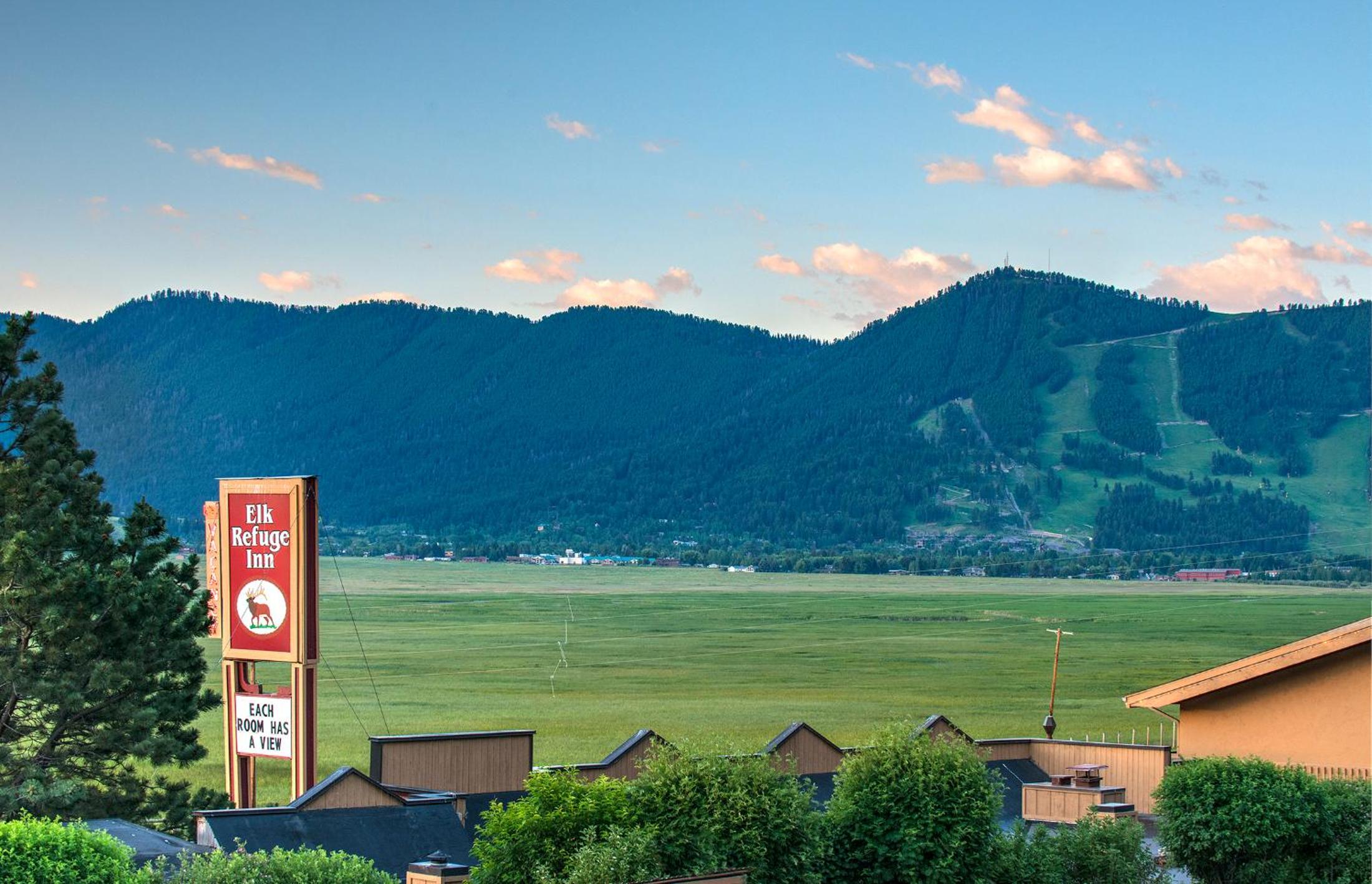 Elk Refuge Inn