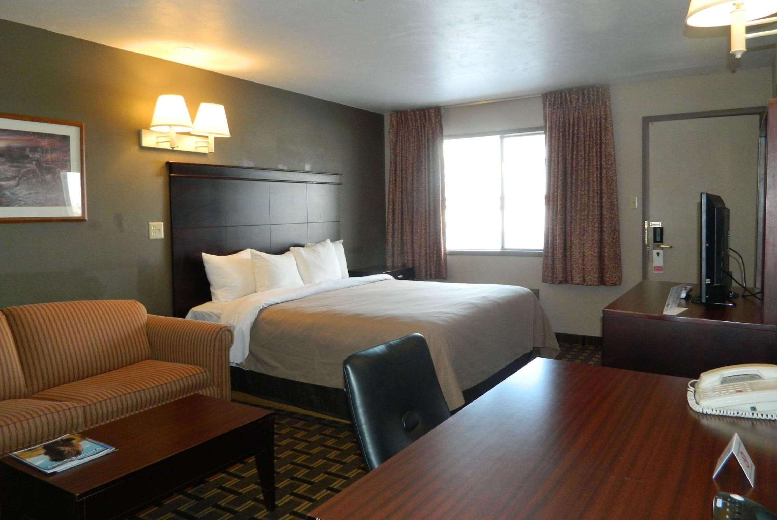 Evanston Vacations - Travelodge by Wyndham Evanston - Property Image 2