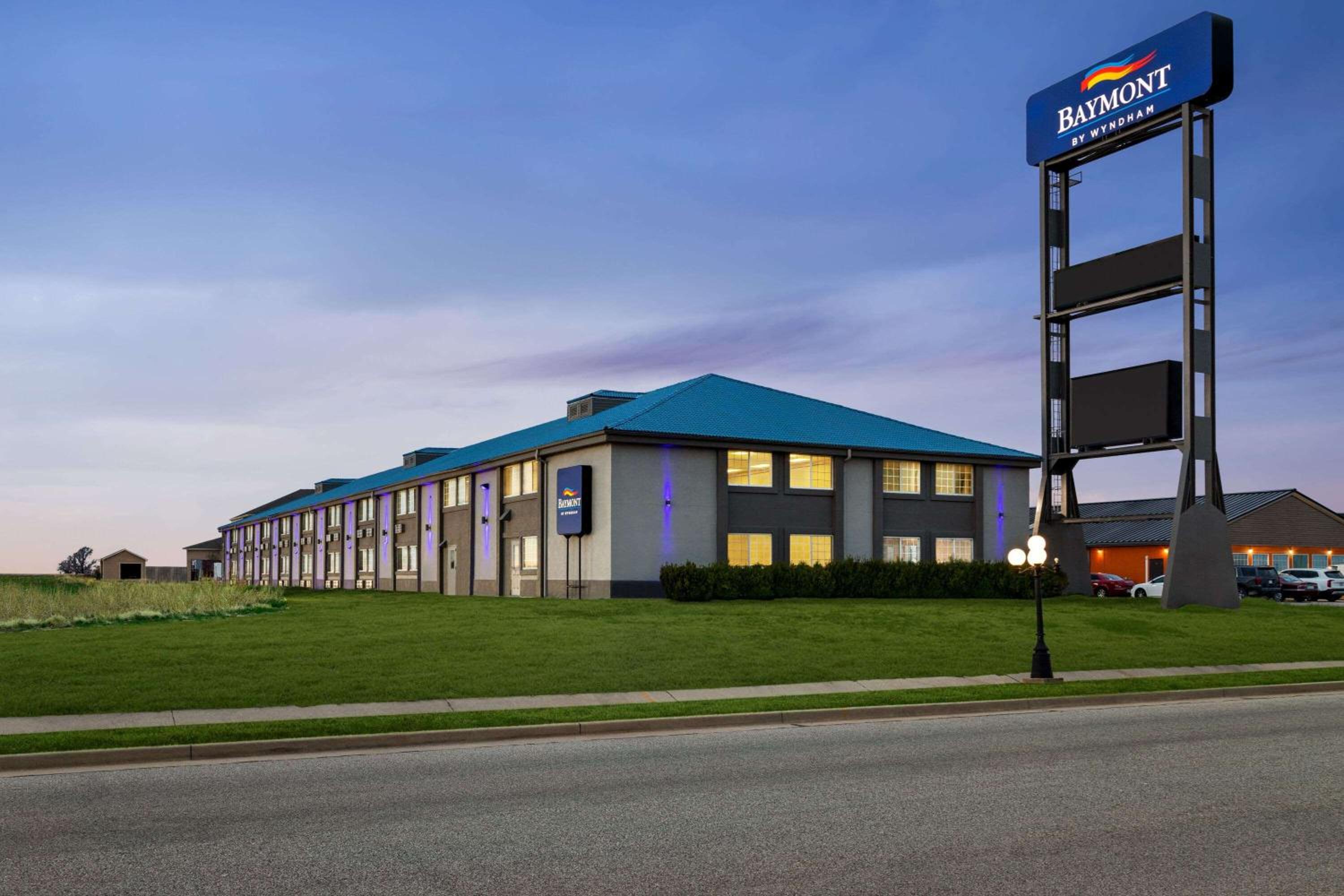 Baymont by Wyndham Blackwell I-35 view 3