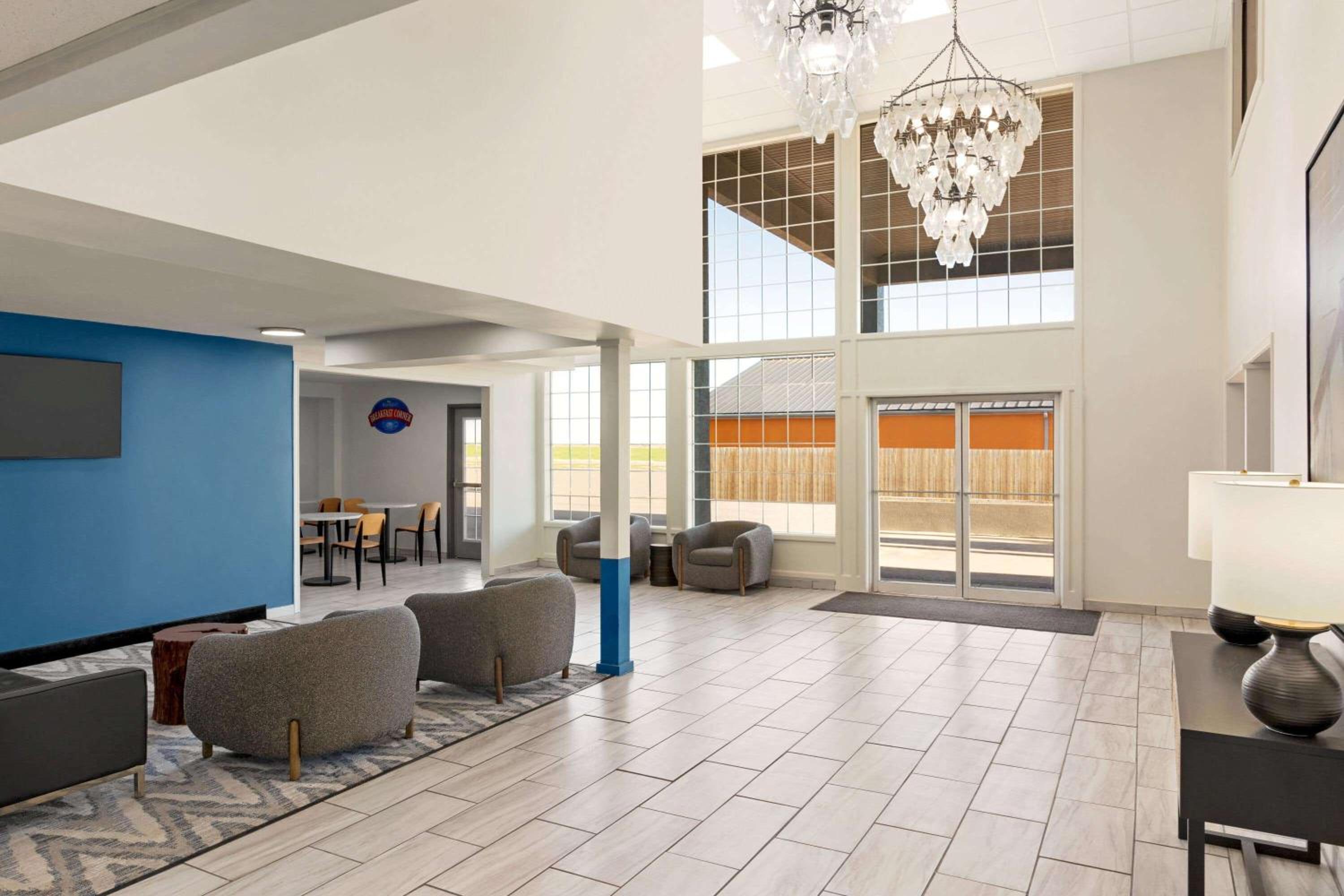 Baymont by Wyndham Blackwell I-35 view 5