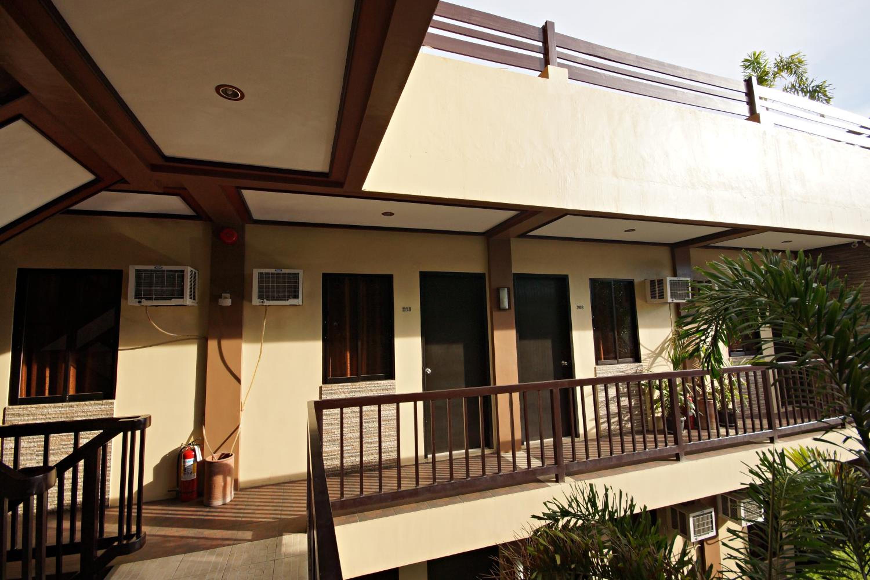 Pacific Palm Suites Davao powered by Cocotel