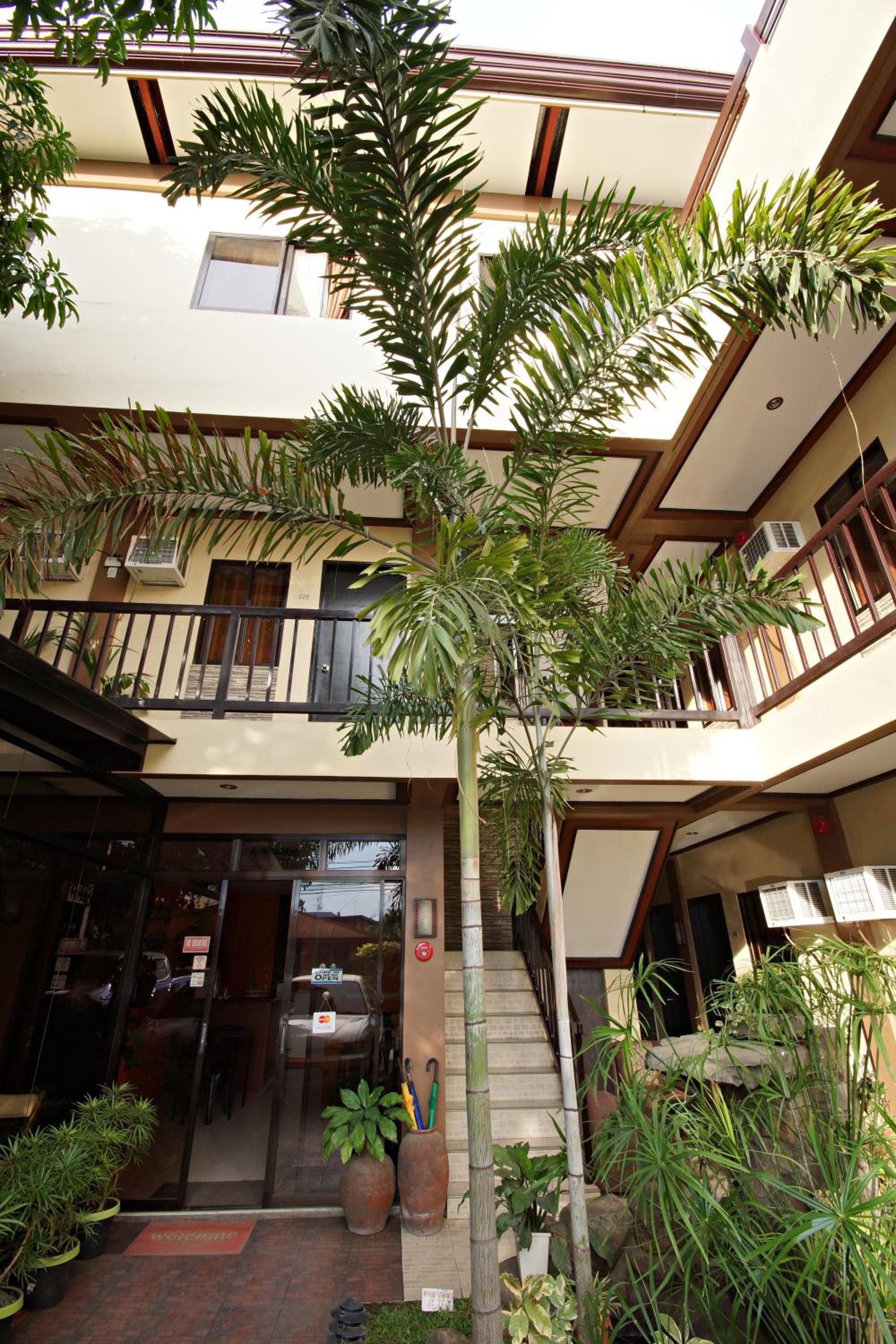 Pacific Palm Suites Davao powered by Cocotel