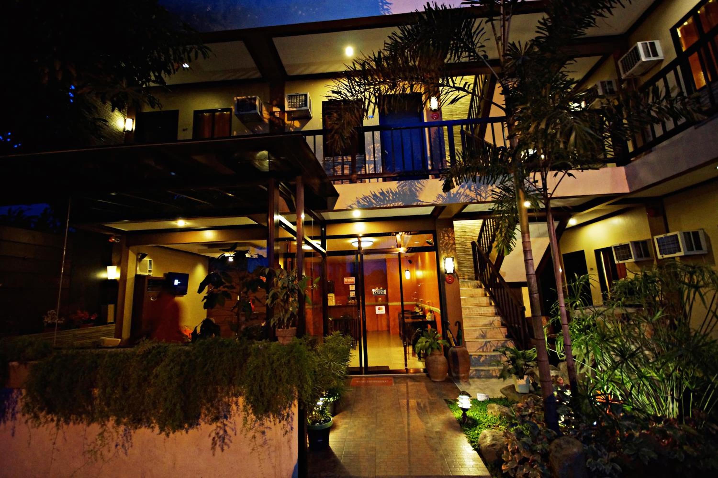 Pacific Palm Suites Davao powered by Cocotel