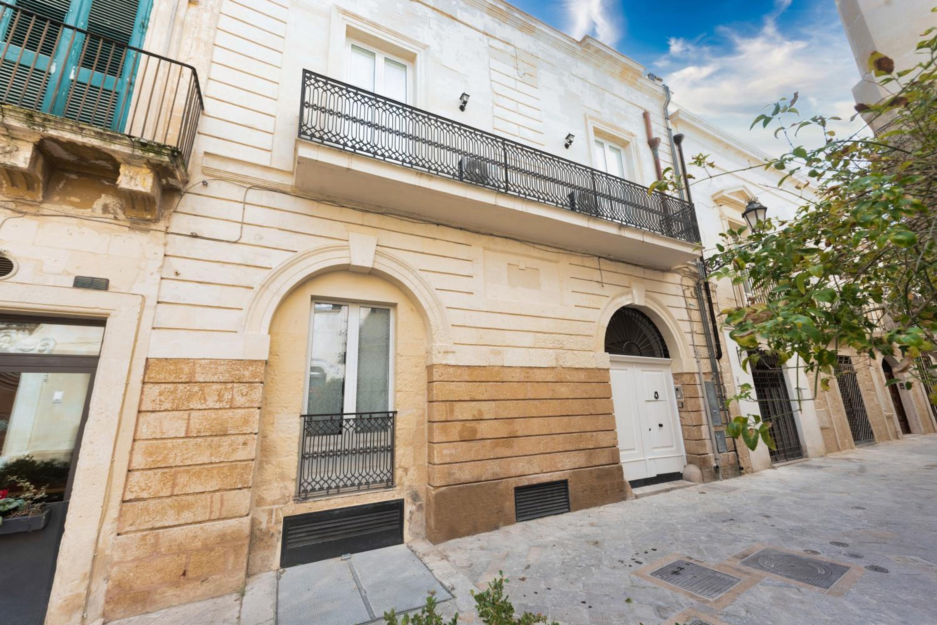 Lecce Santa Chiara Terrace piano rialzato view 2
