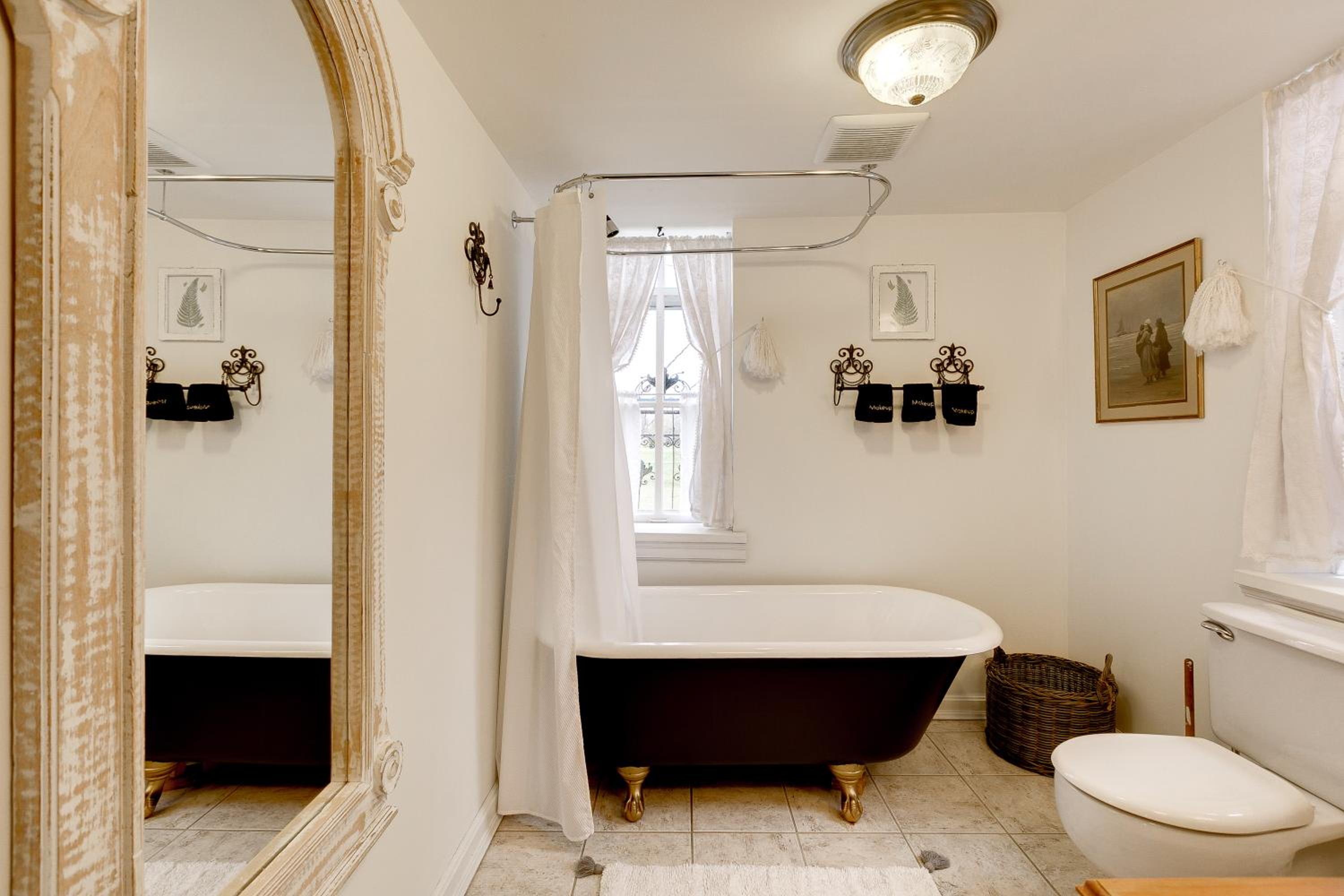 Belleville Vacations - The Prince Edward County Church - Property Image 15