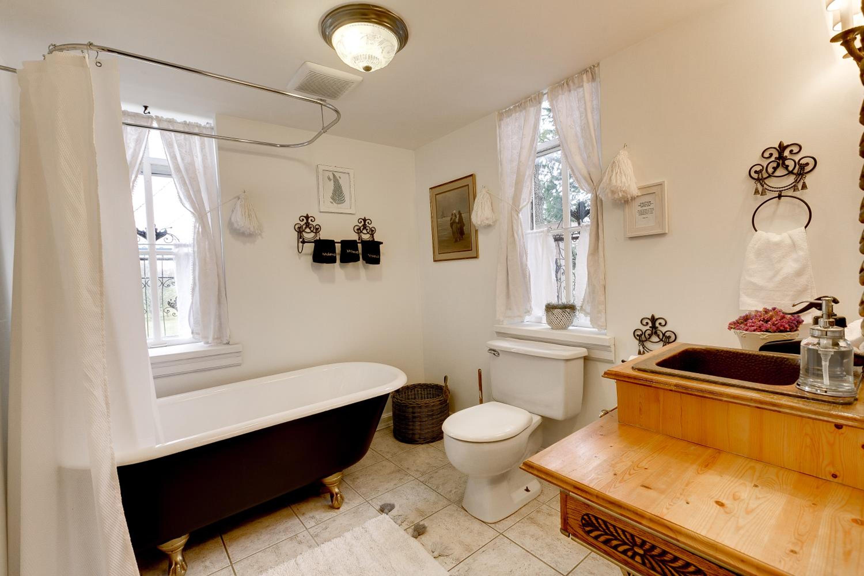 Belleville Vacations - The Prince Edward County Church - Property Image 16