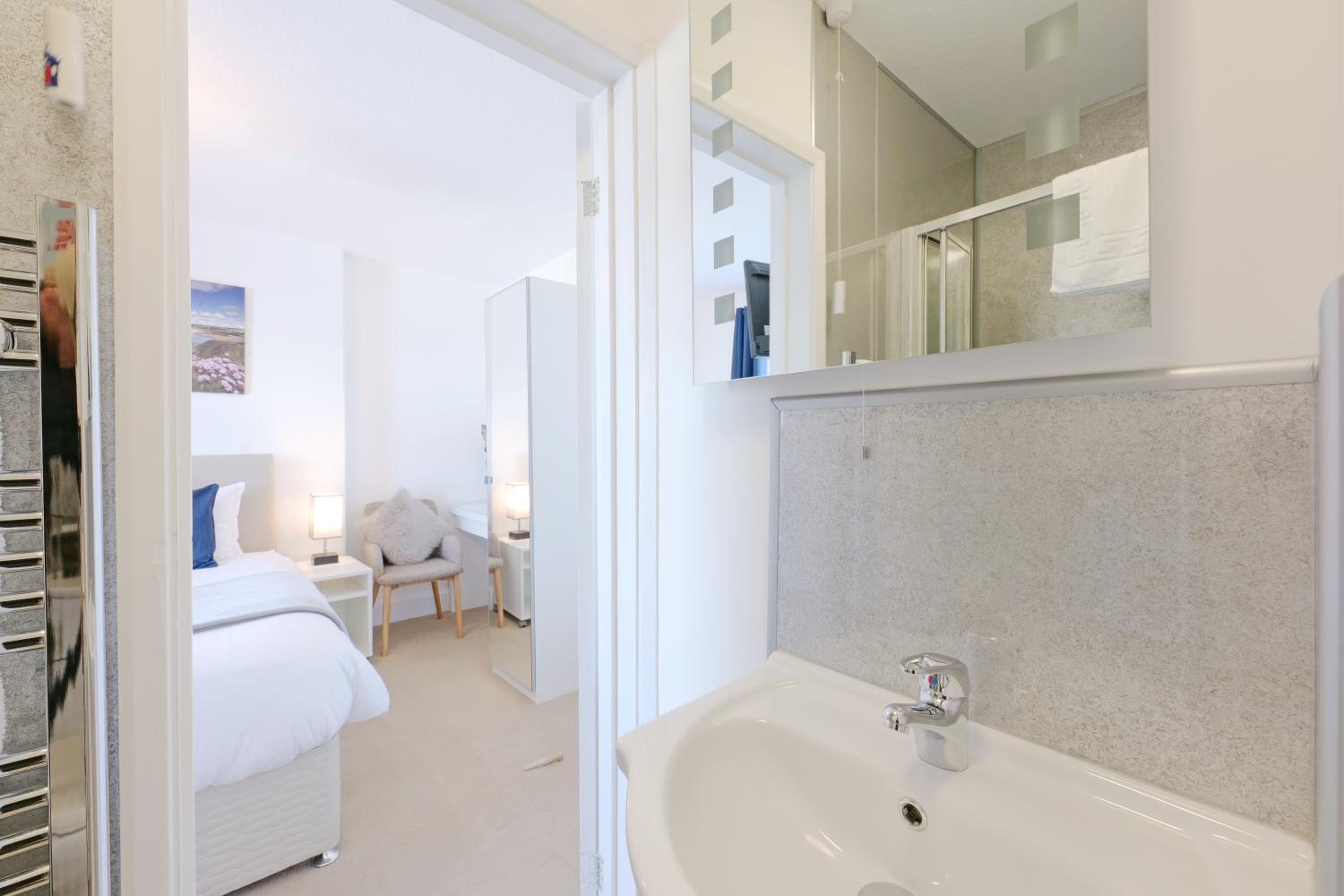 Bude Vacations - Tee-Side Guest House - Property Image 12