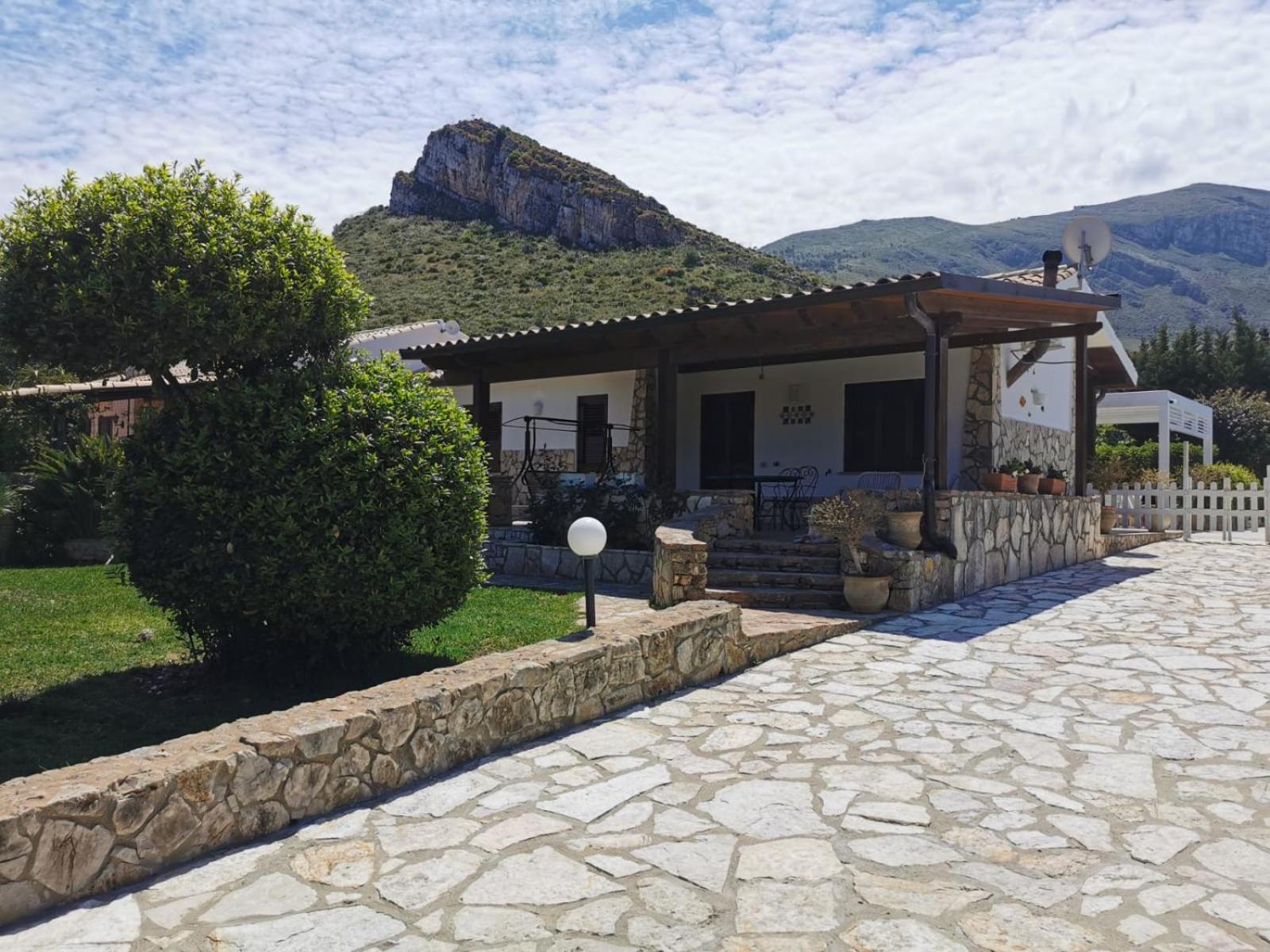 Hotel VILLA HIBISCUS - Image 1