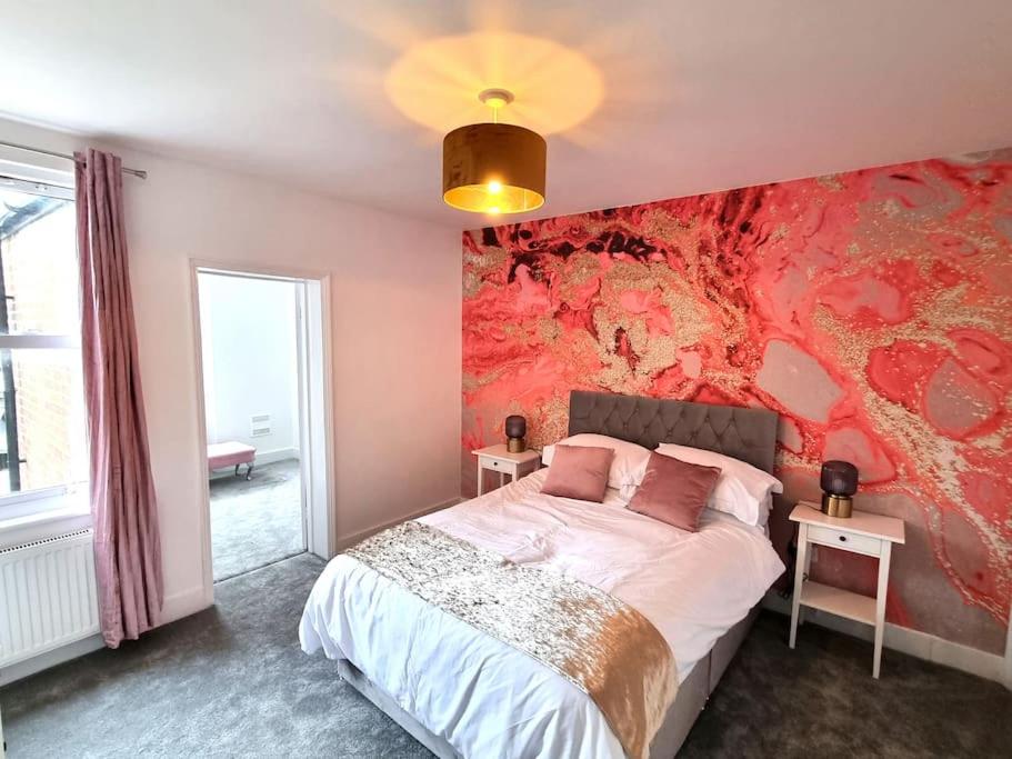 Beautiful & Vibrant City Centre House view 5