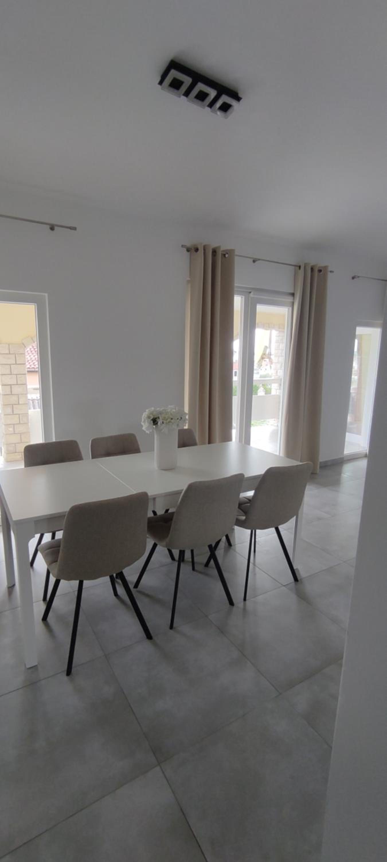 Bloom Deluxe en Vir — dining