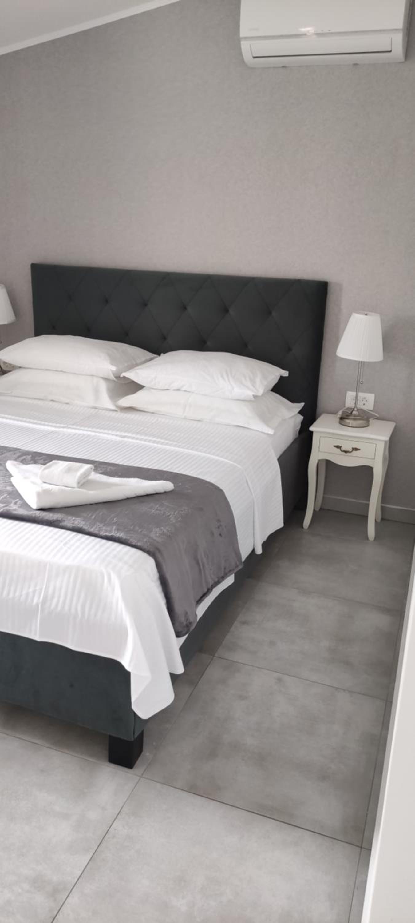 Bloom Deluxe en Vir — bedroom