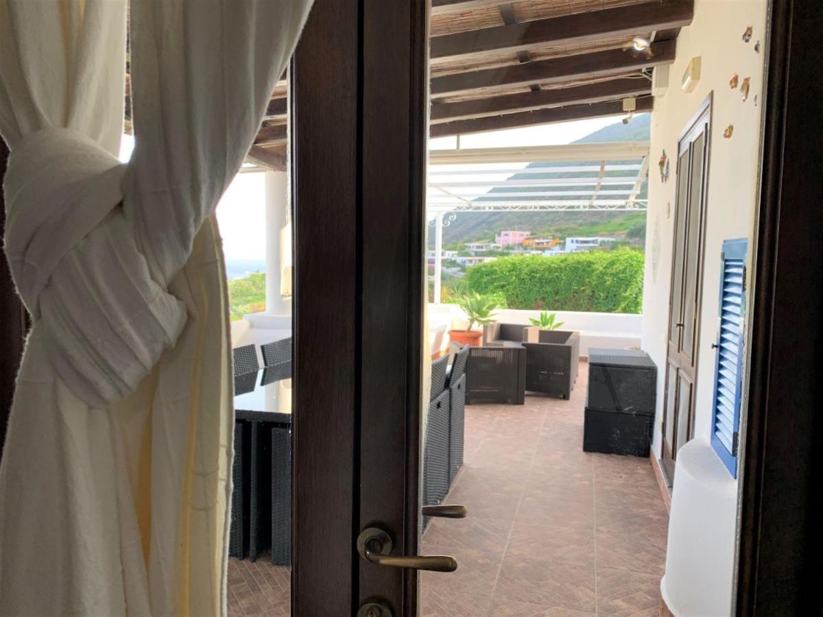 Villa Batanà con piscina e giardino sul mare, Santa Marina Salina photo 5