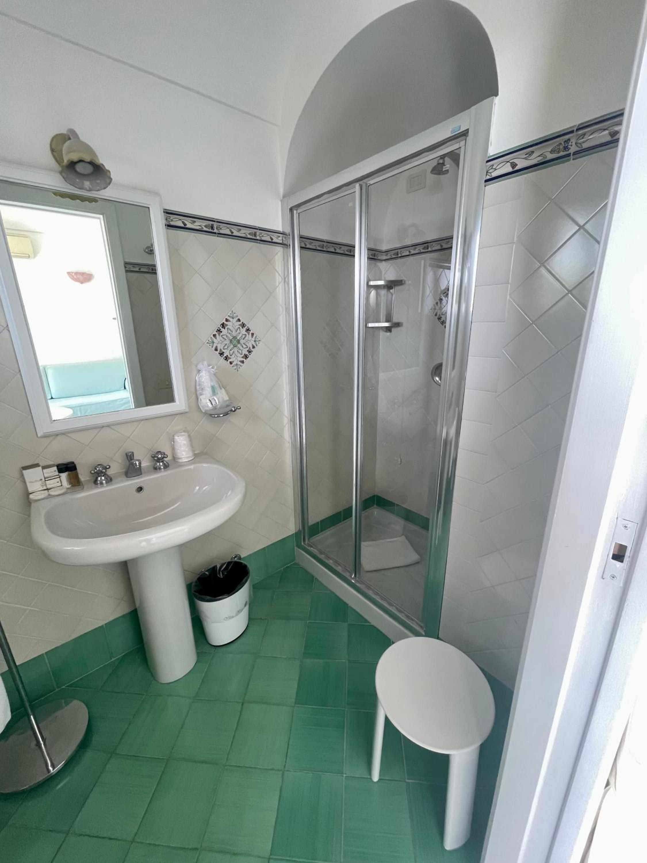 Villa Rosa en Positano — bathroom