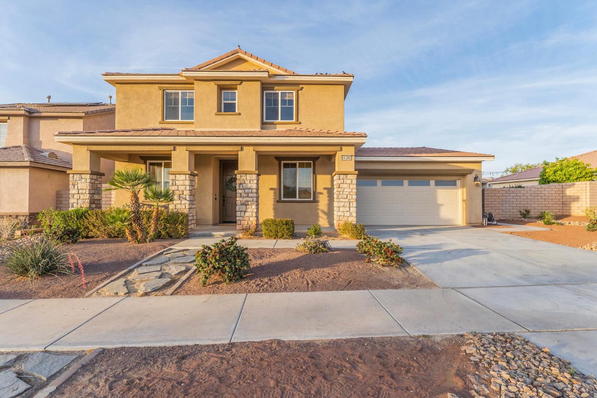 Hotel GAMEROOM, King Beds, Movie Projector, Heated Saltwater Pool, Golf and Games! - Image 1