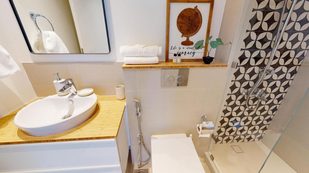 White Sage - High-End apartment With Burj Khalifa Glimpse