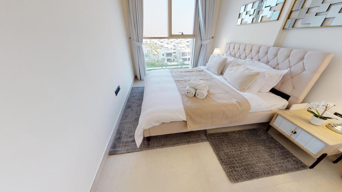 White Sage - High-End apartment With Burj Khalifa Glimpse
