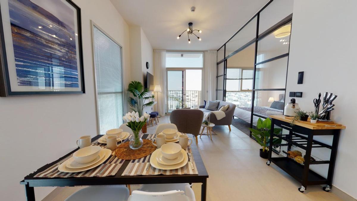 White Sage - High-End apartment With Burj Khalifa Glimpse