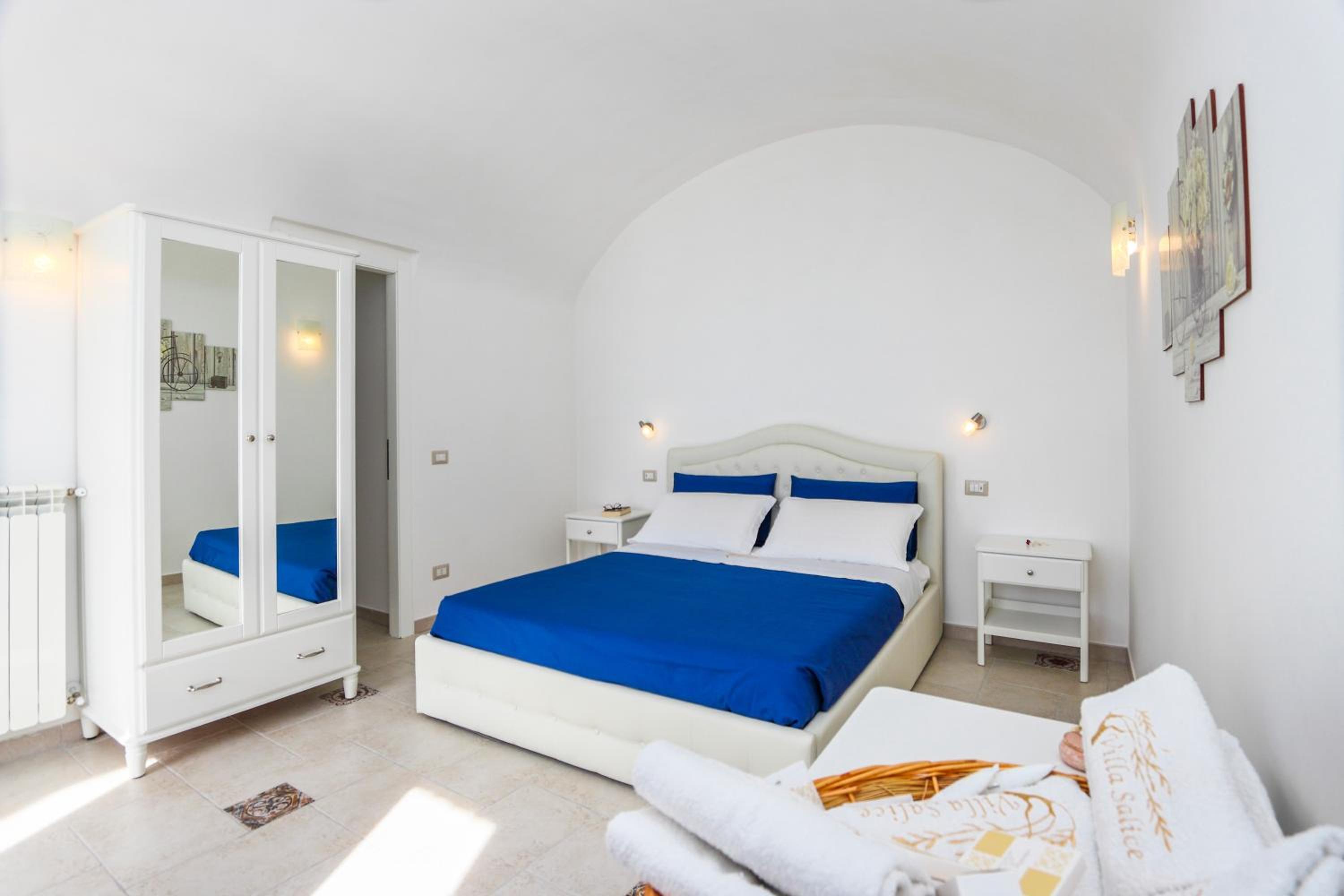 Villa Salice en Amalfi — hotel room